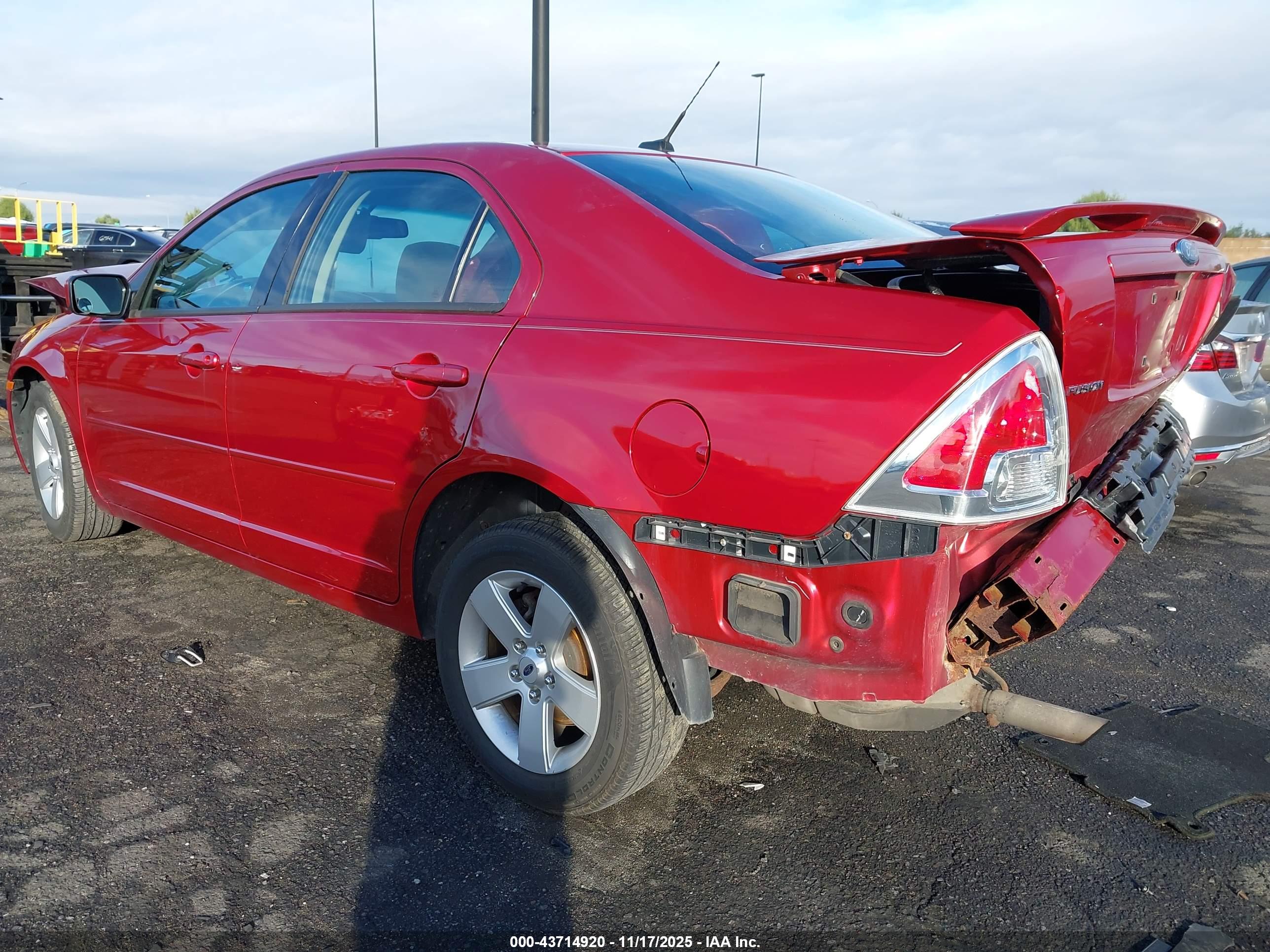 FORD FUSION image 3