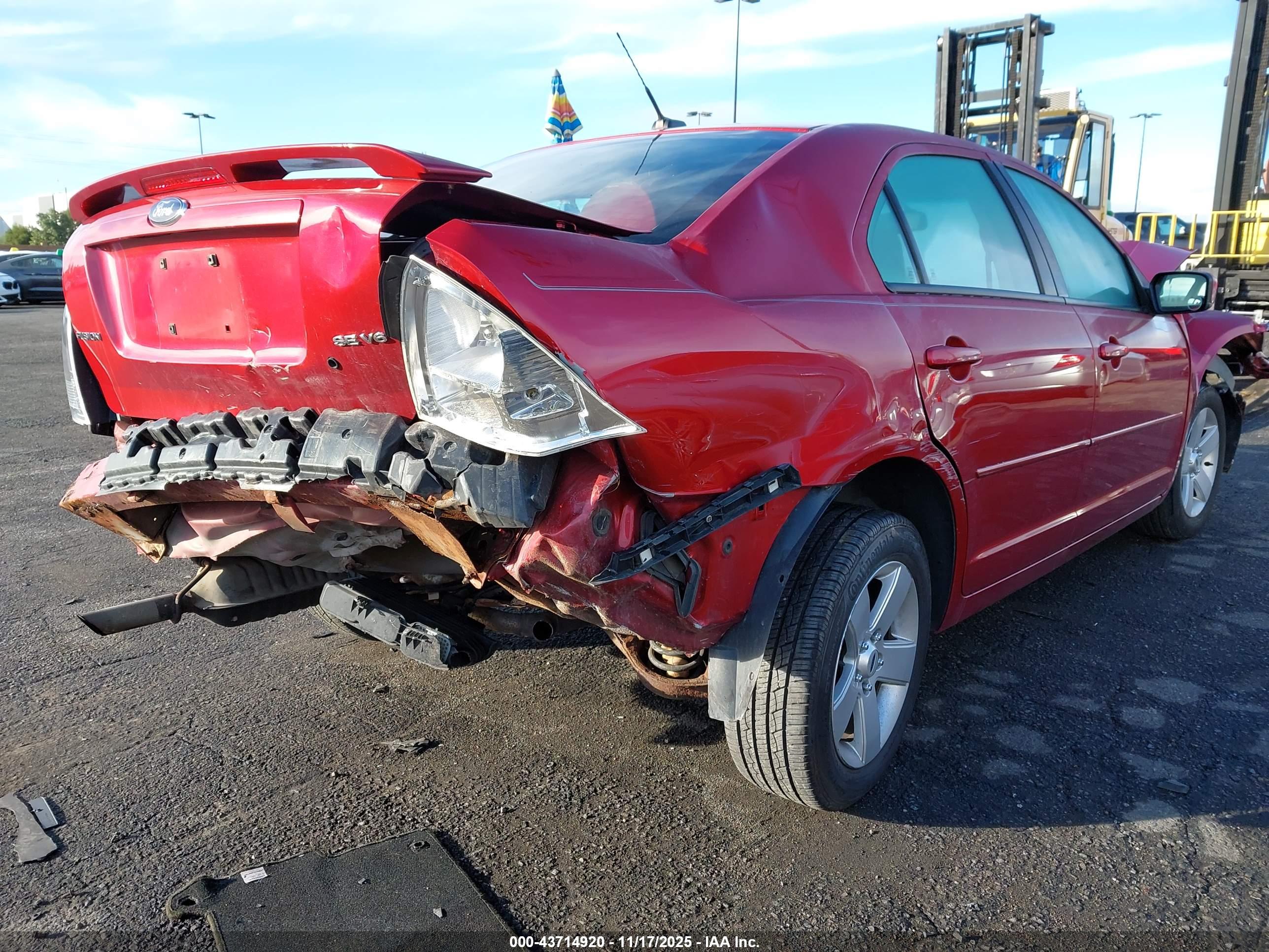 FORD FUSION image 4