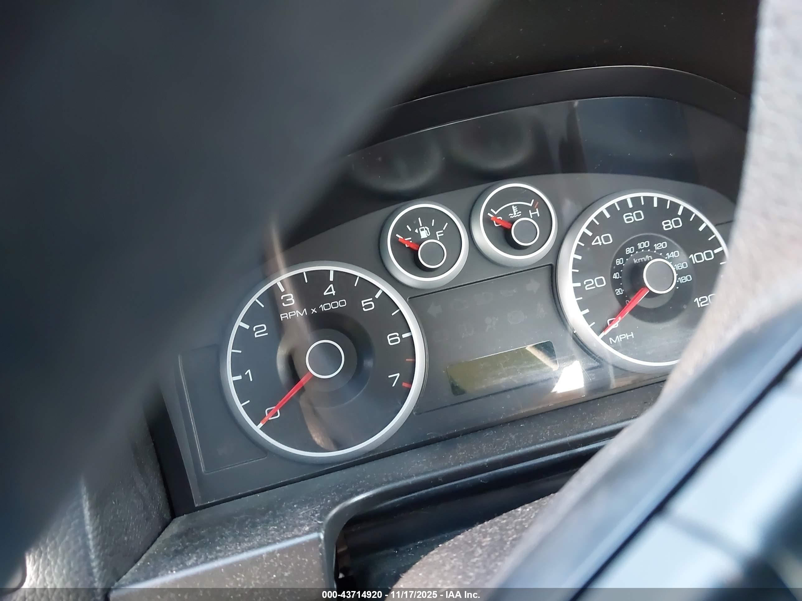 FORD FUSION image 7