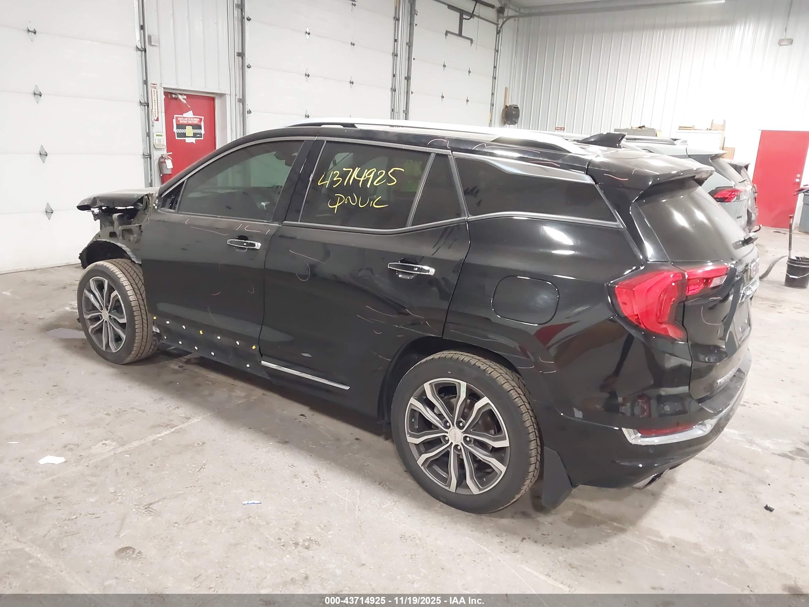 GMC TERRAIN image 3