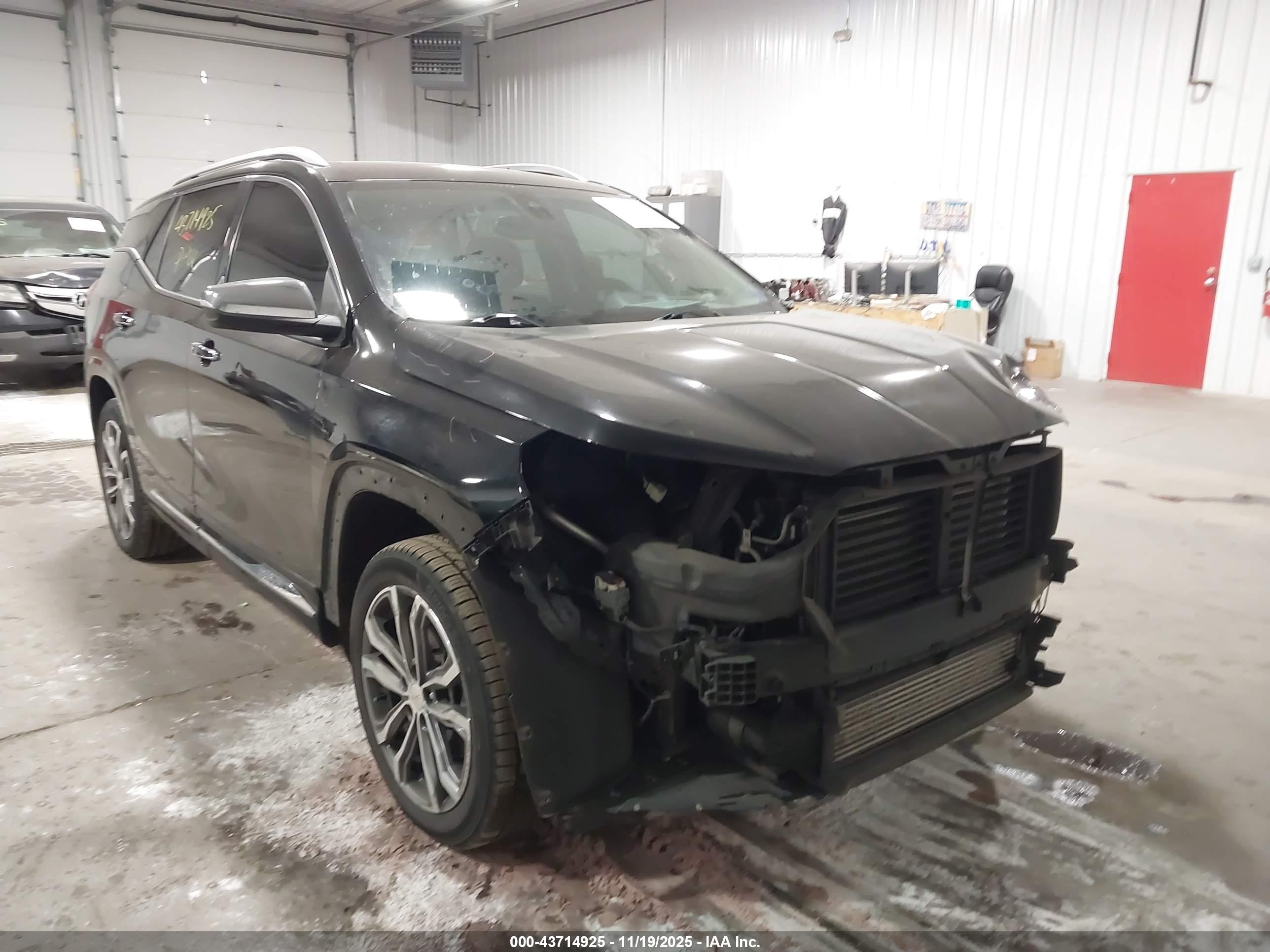 GMC TERRAIN image 6