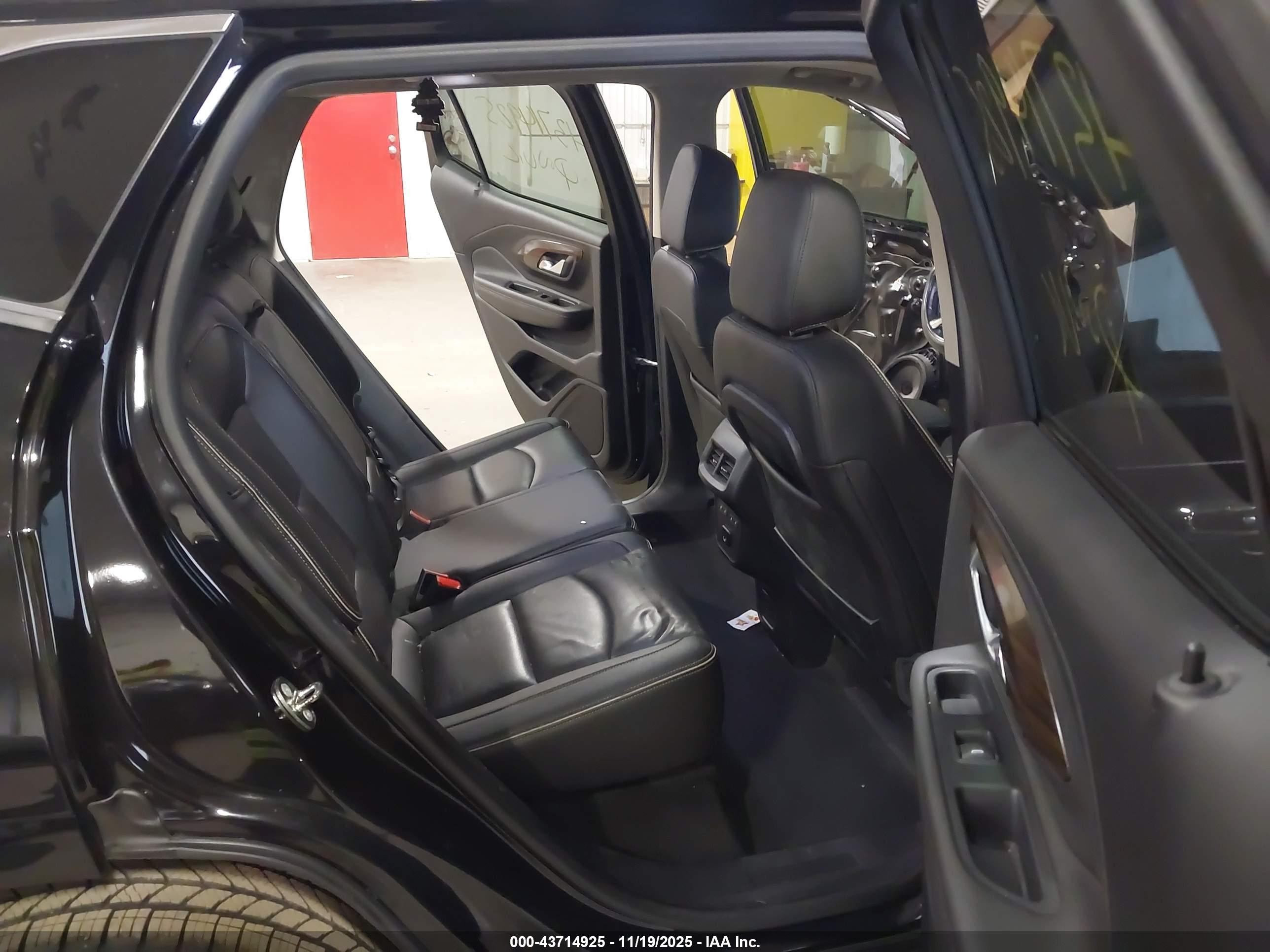 GMC TERRAIN image 8