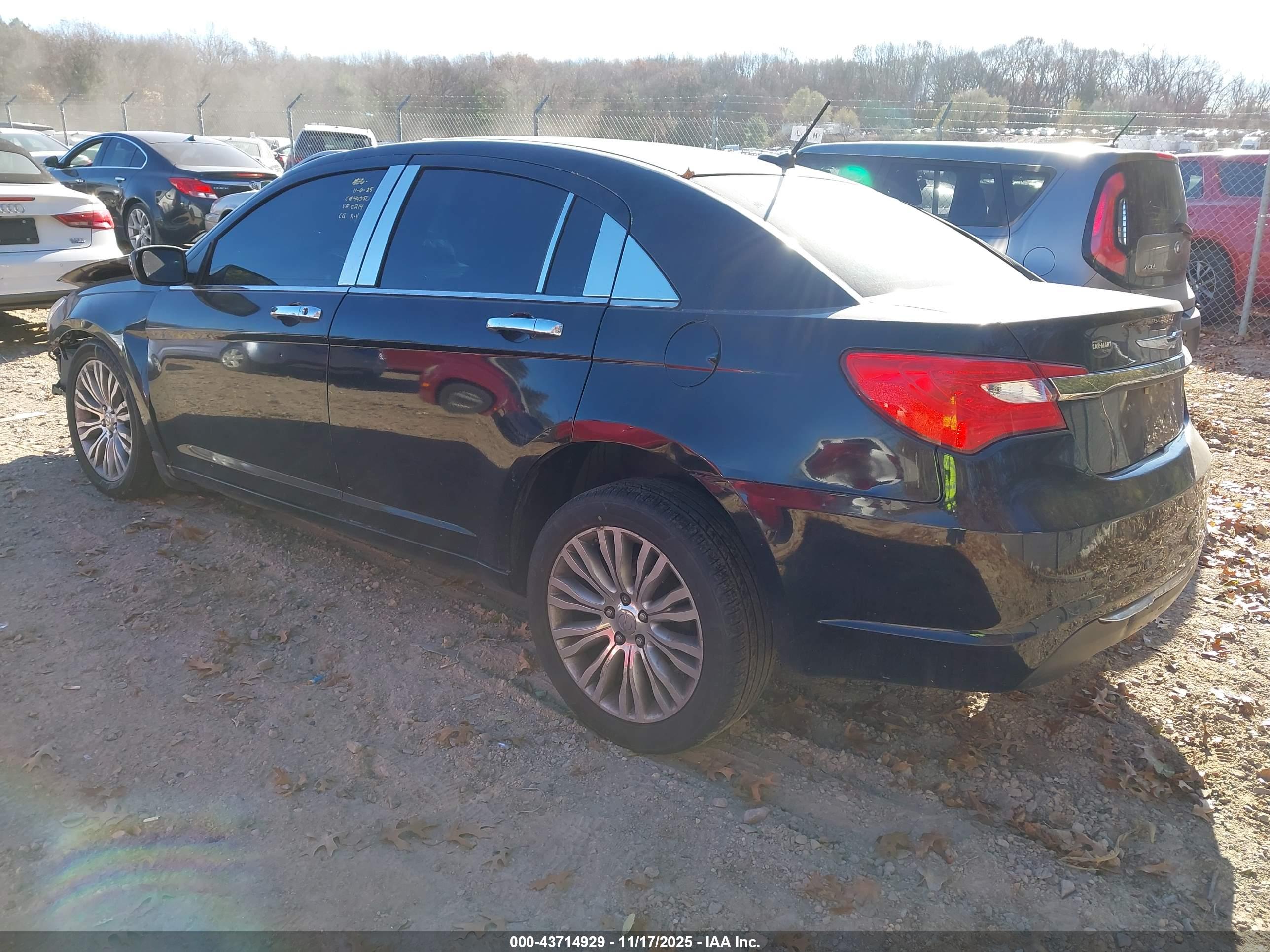 CHRYSLER 200 image 3