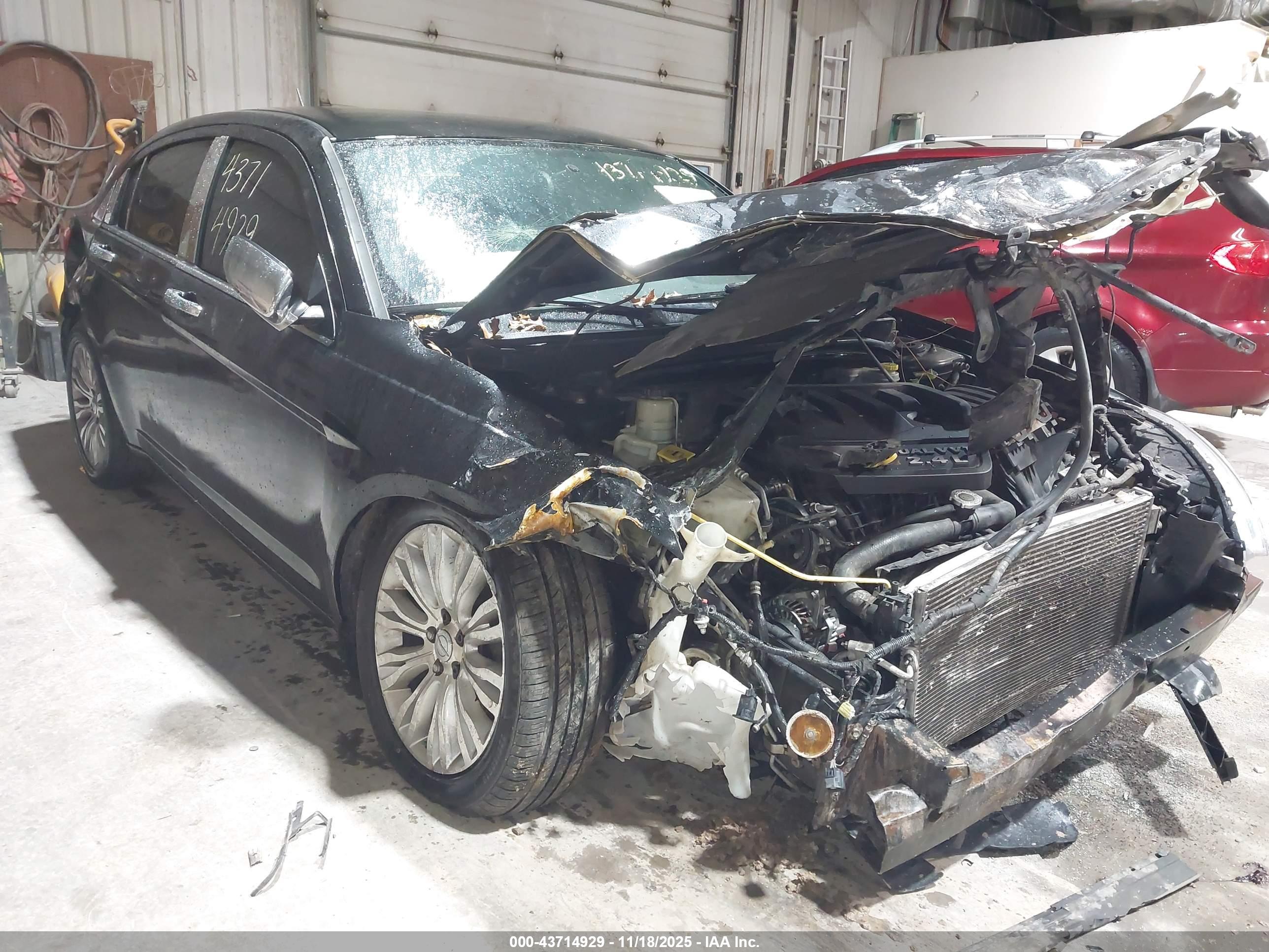 CHRYSLER 200 image 6