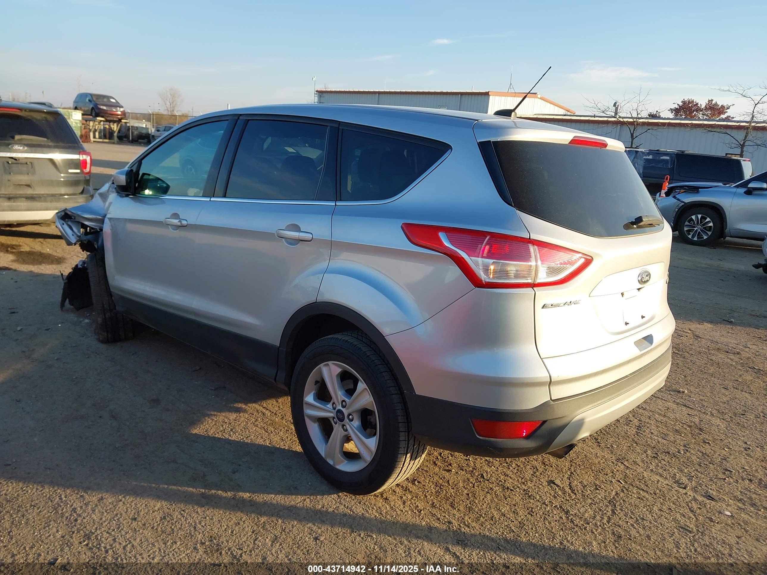 FORD ESCAPE image 3
