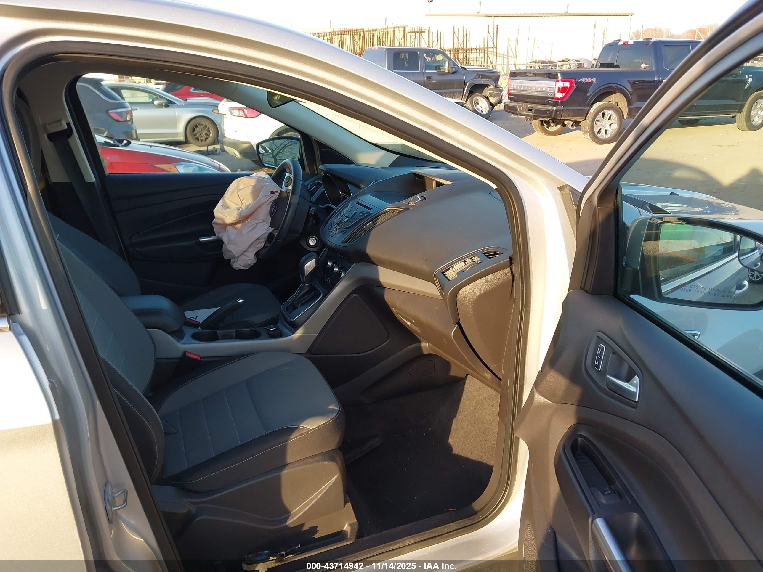 FORD ESCAPE image 5