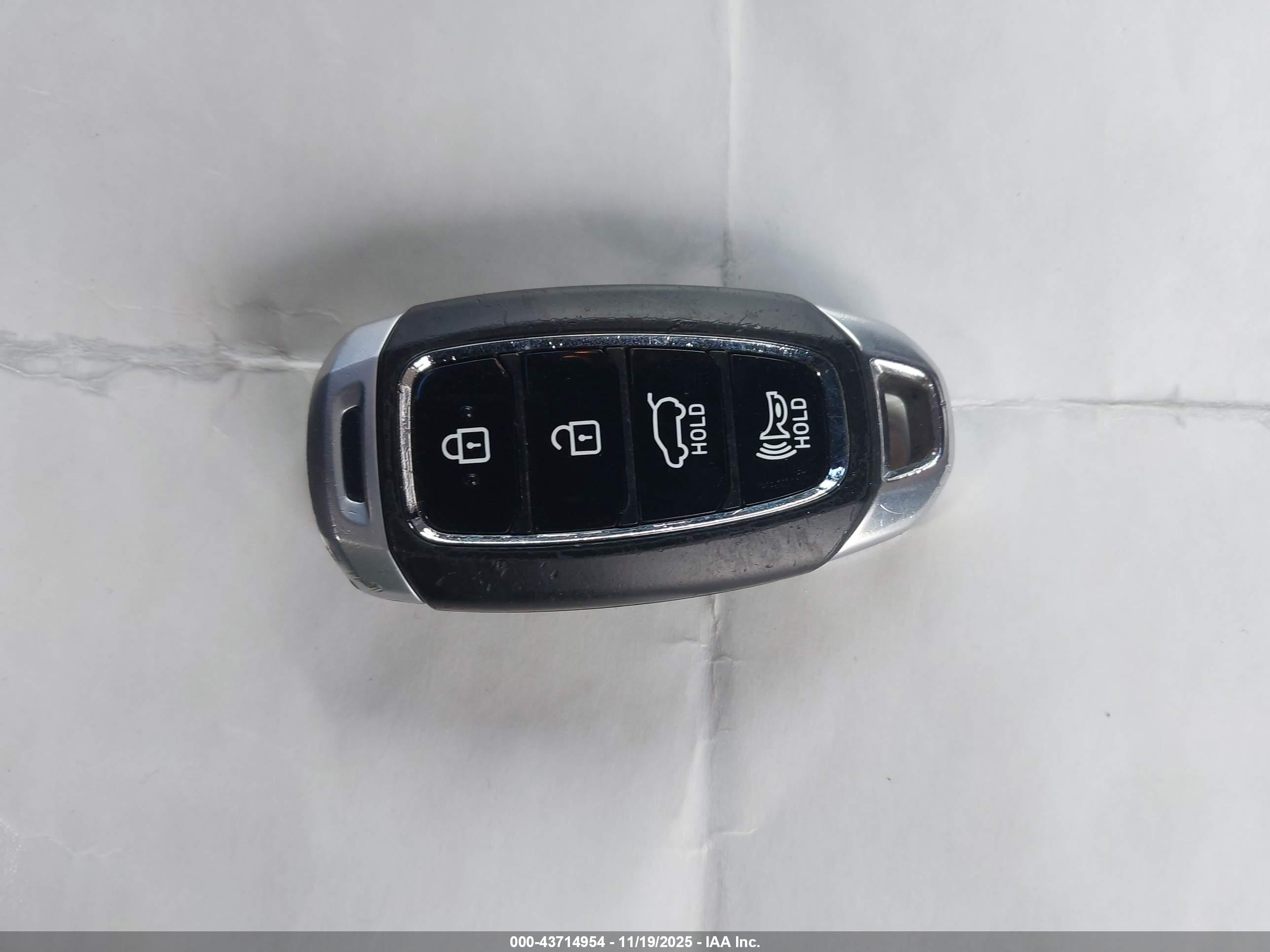 HYUNDAI VELOSTER image 11