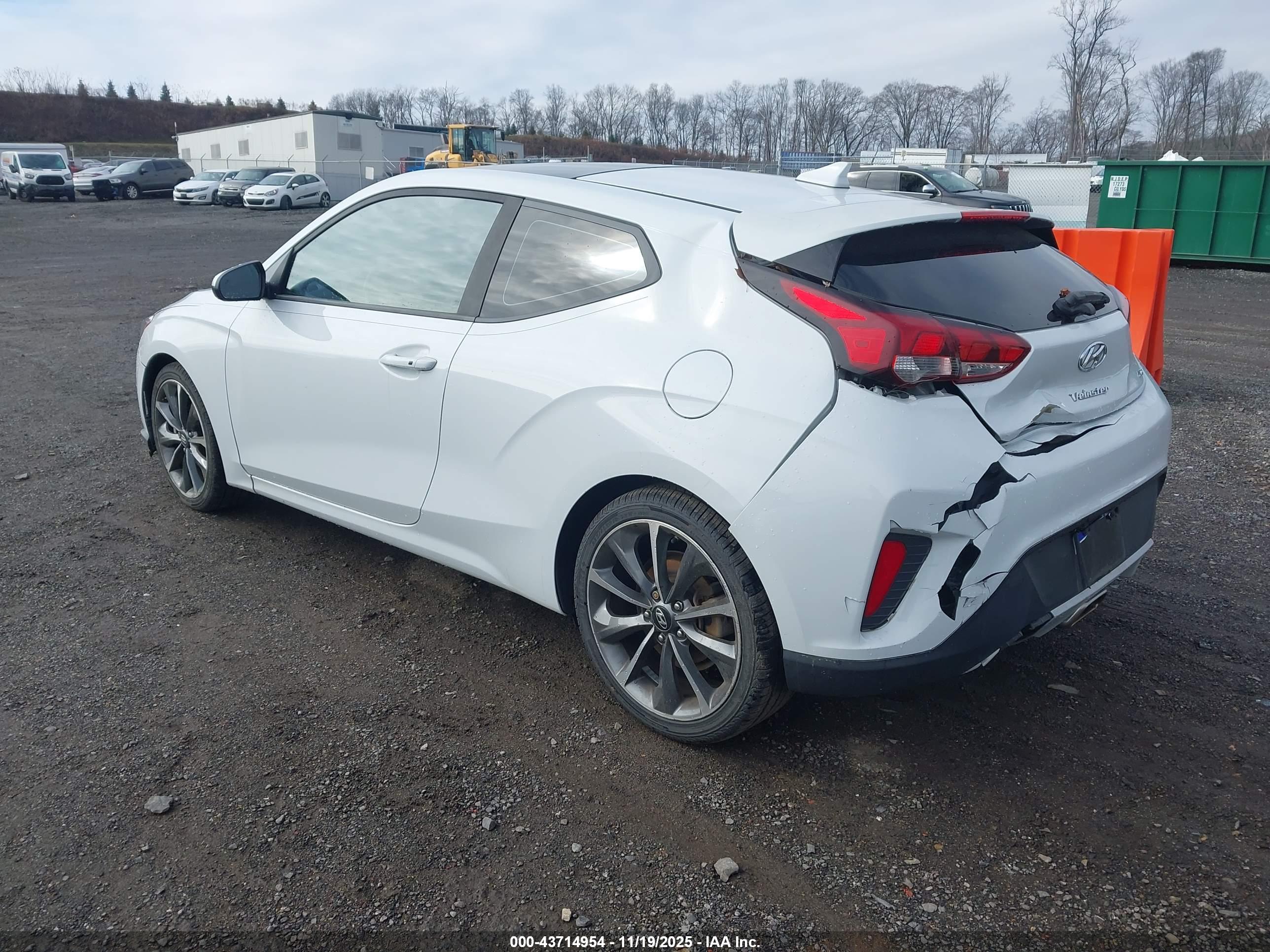 HYUNDAI VELOSTER image 3
