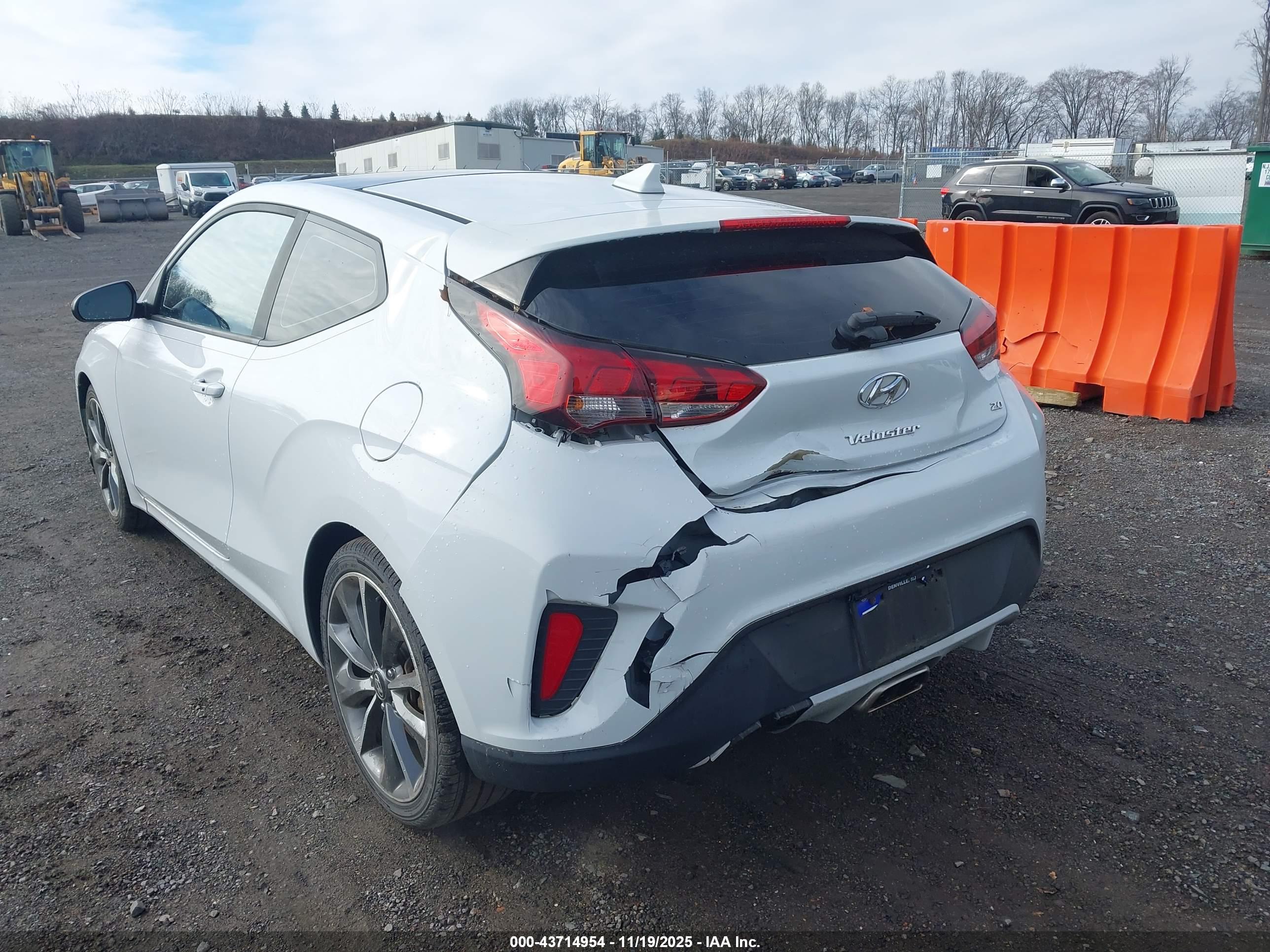 HYUNDAI VELOSTER image 6