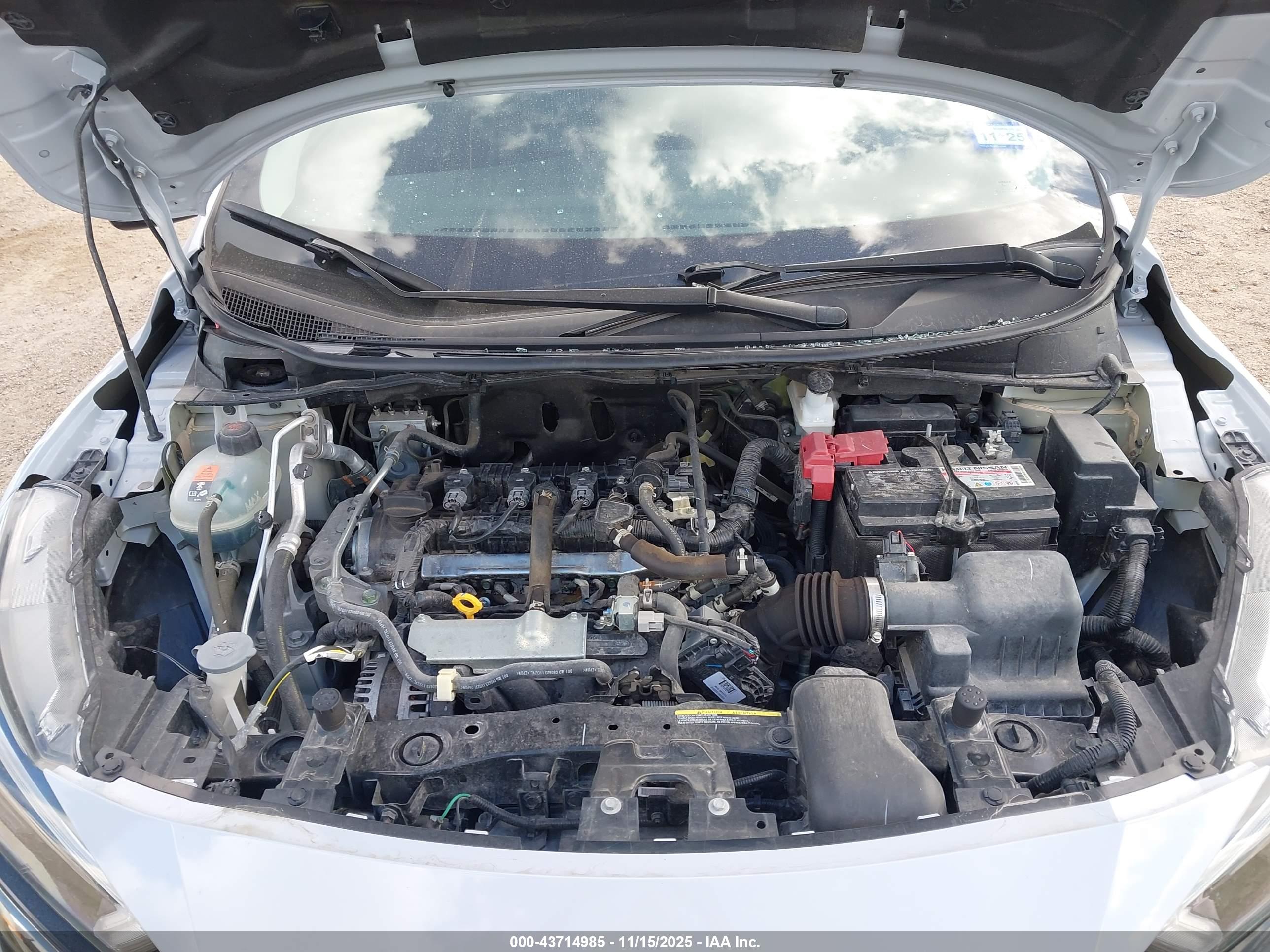 NISSAN VERSA image 10