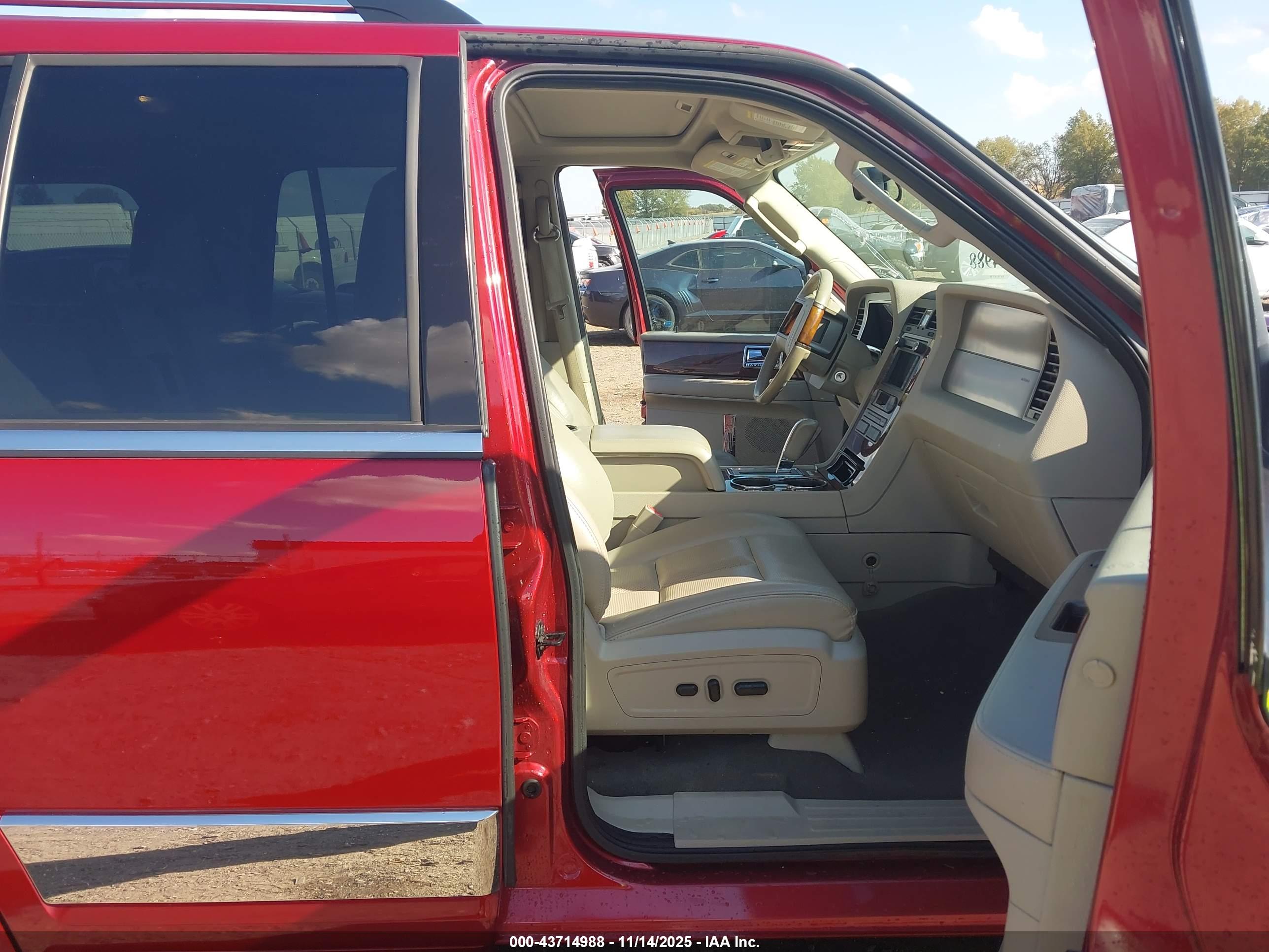 LINCOLN NAVIGATOR image 5
