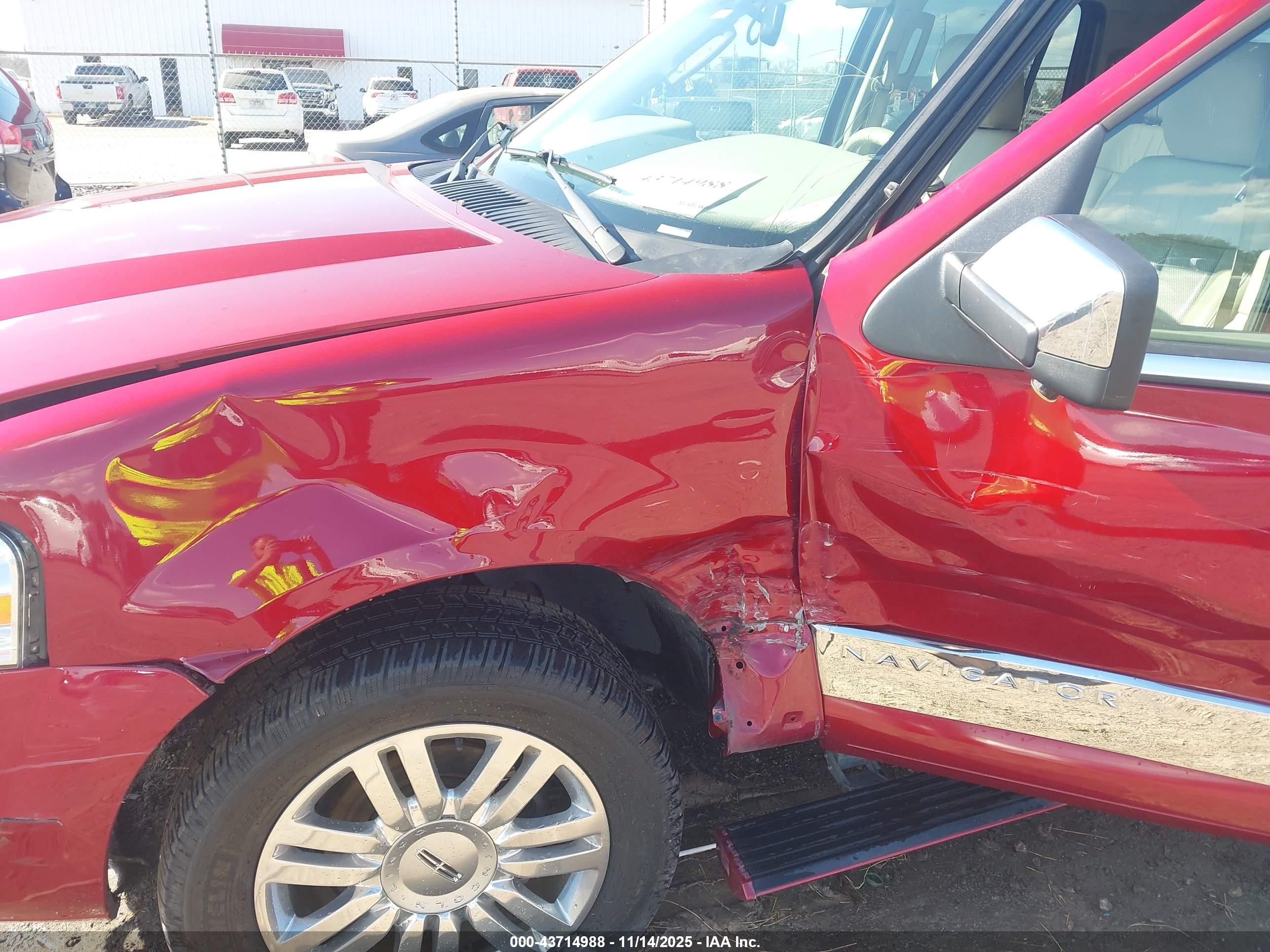 LINCOLN NAVIGATOR image 6