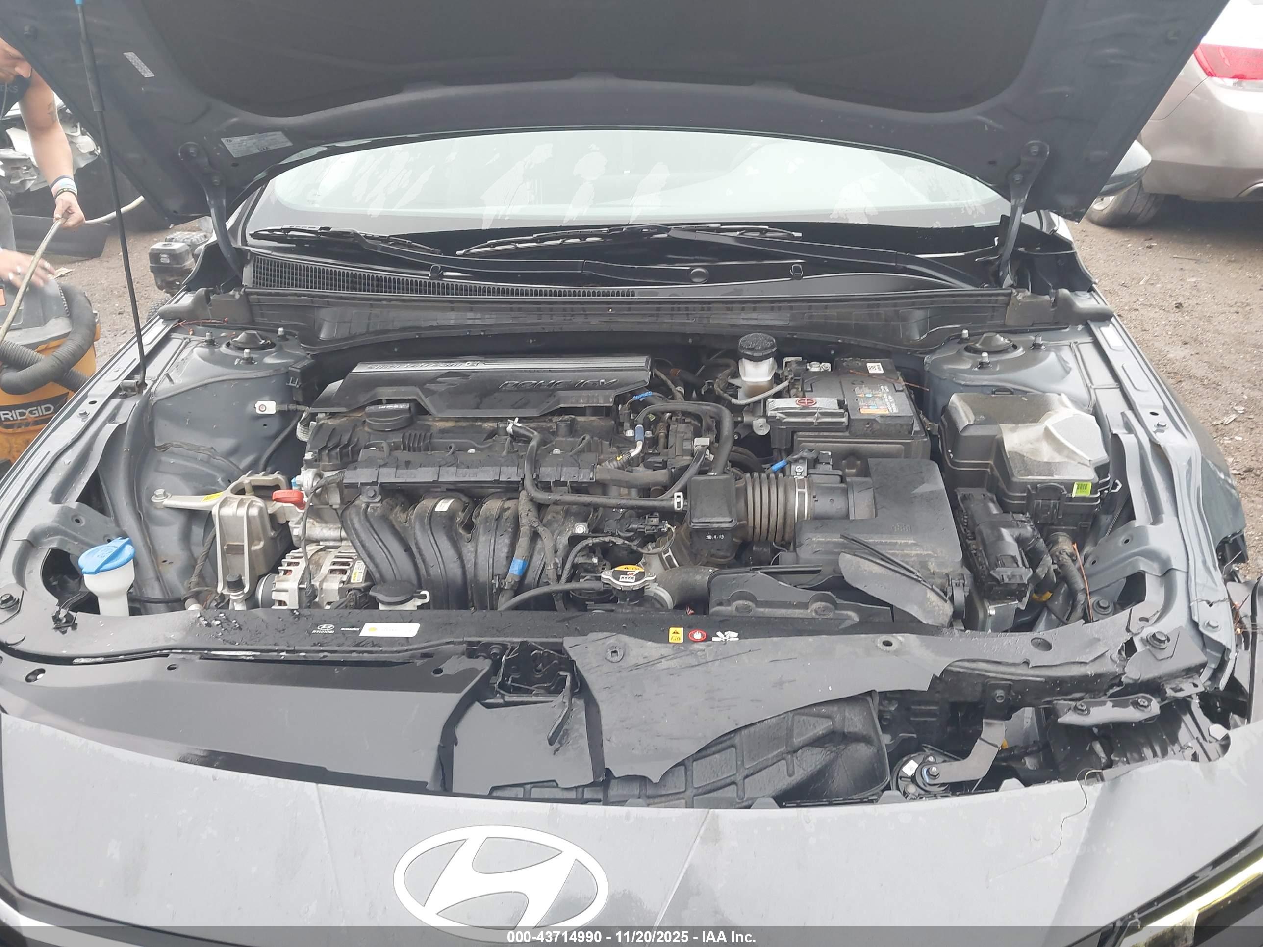 HYUNDAI ELANTRA image 10