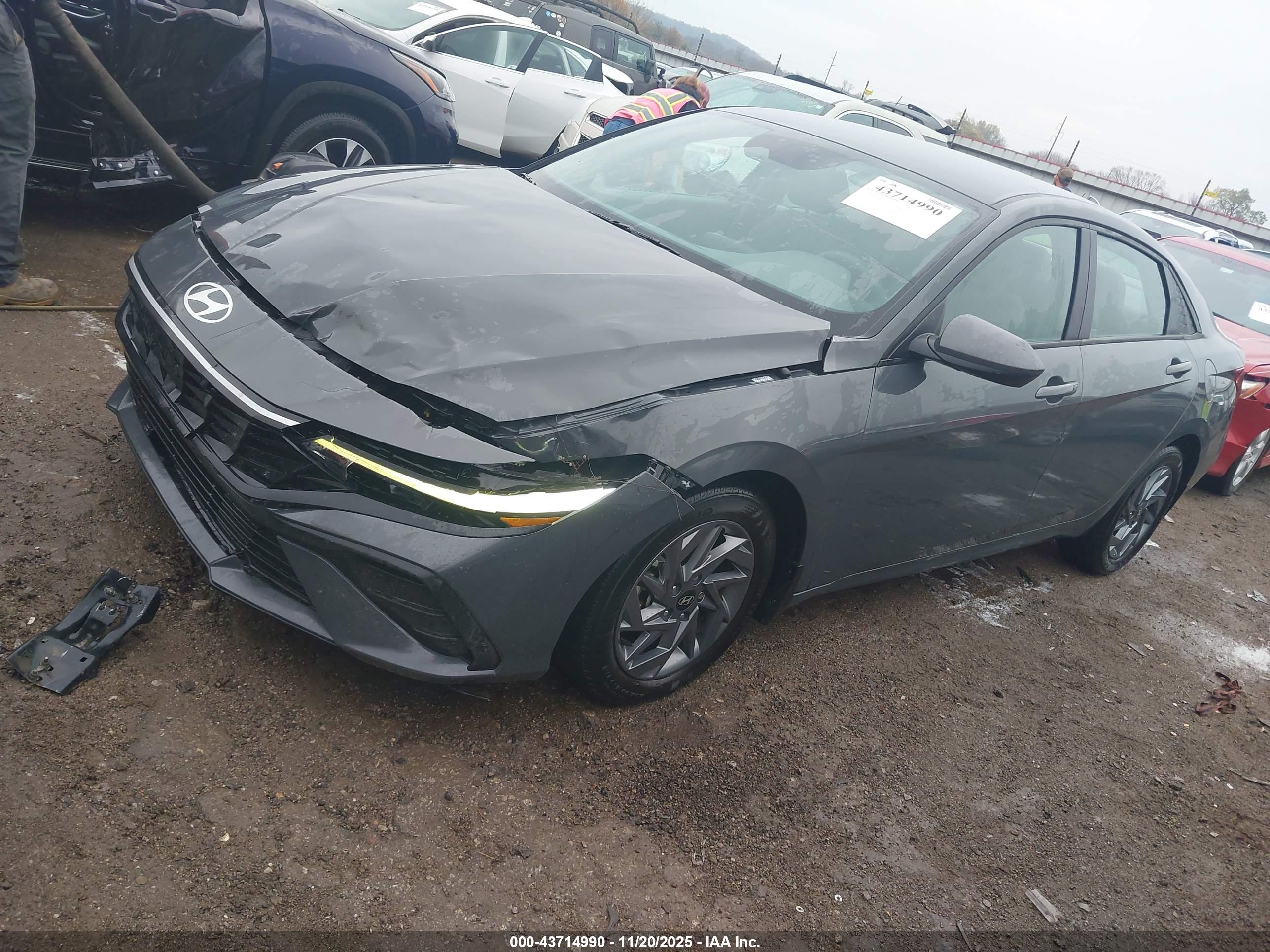 HYUNDAI ELANTRA image 2