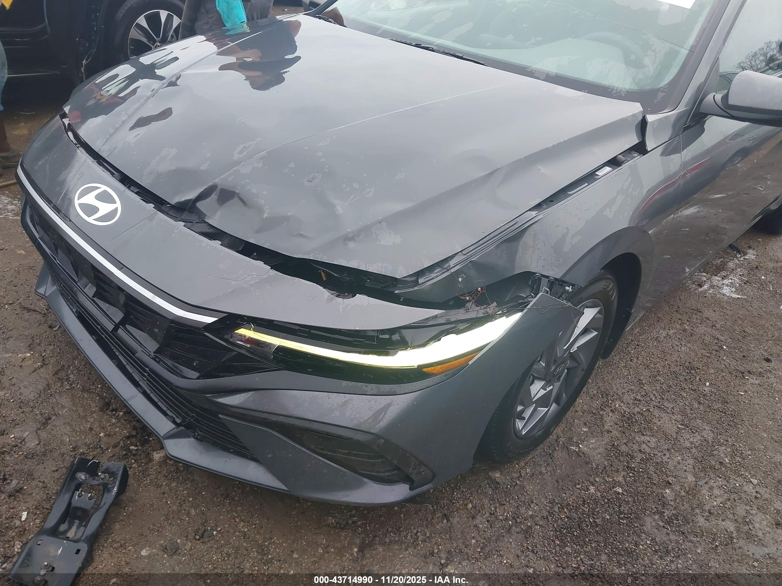 HYUNDAI ELANTRA image 6