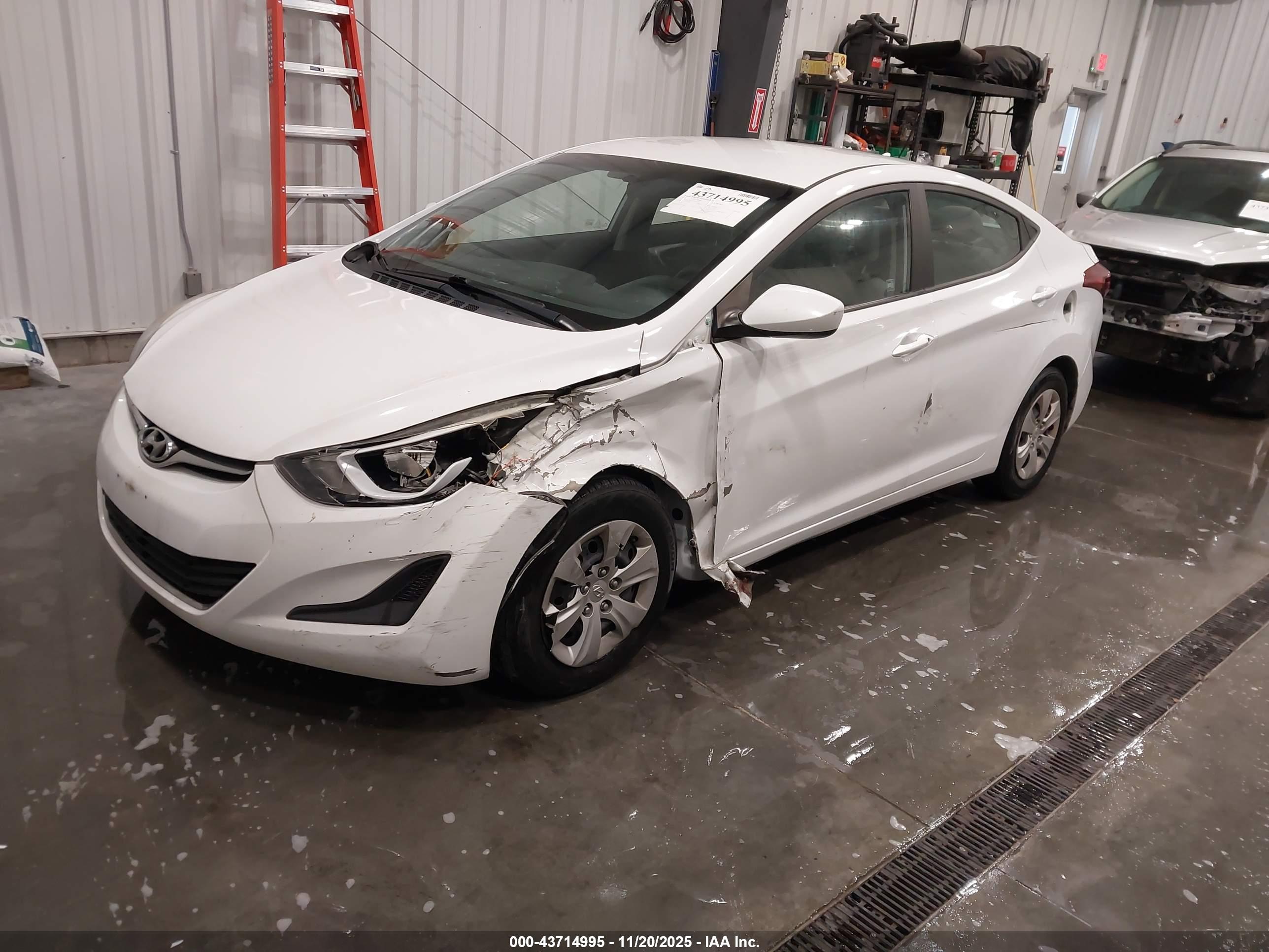 HYUNDAI ELANTRA image 2