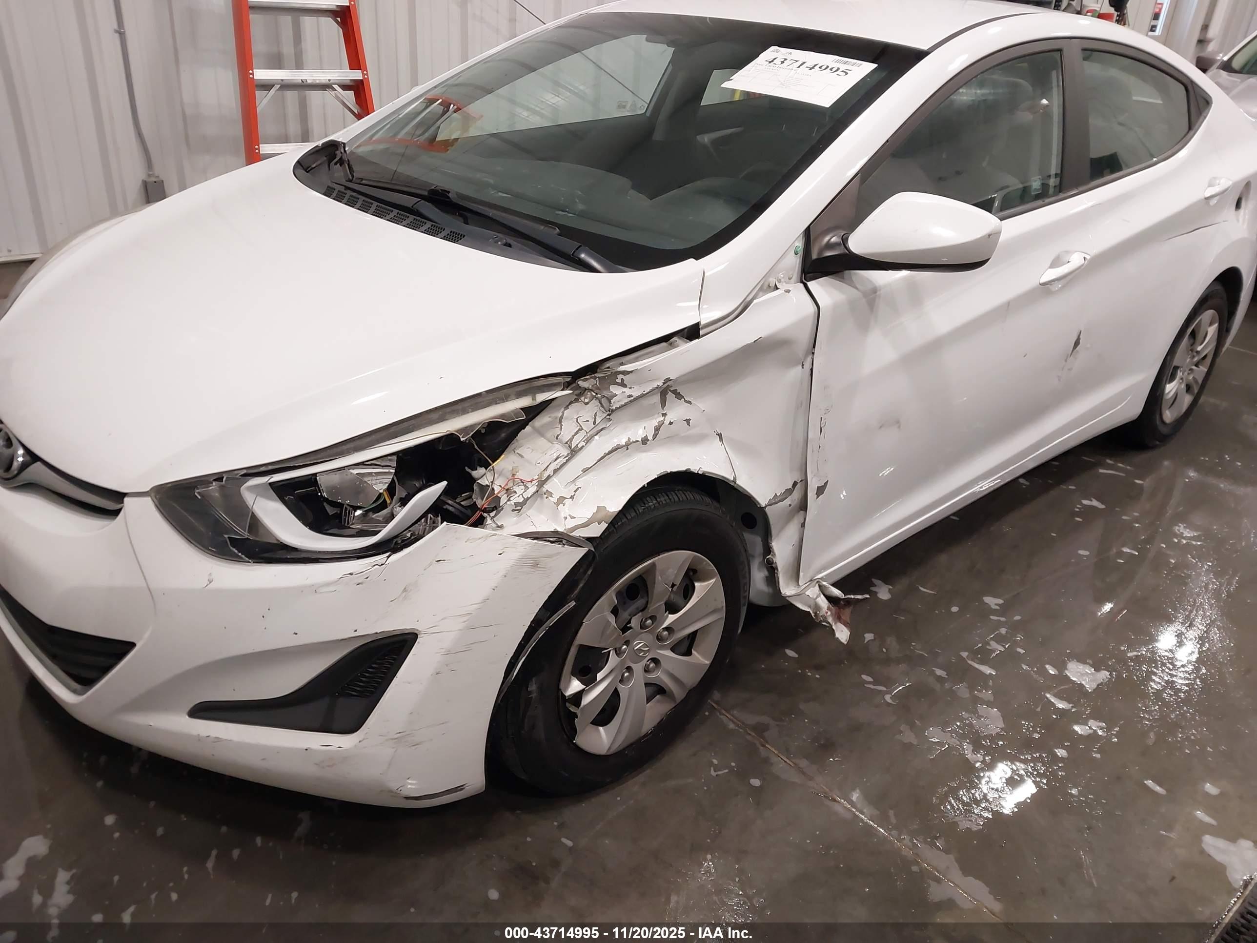 HYUNDAI ELANTRA image 6