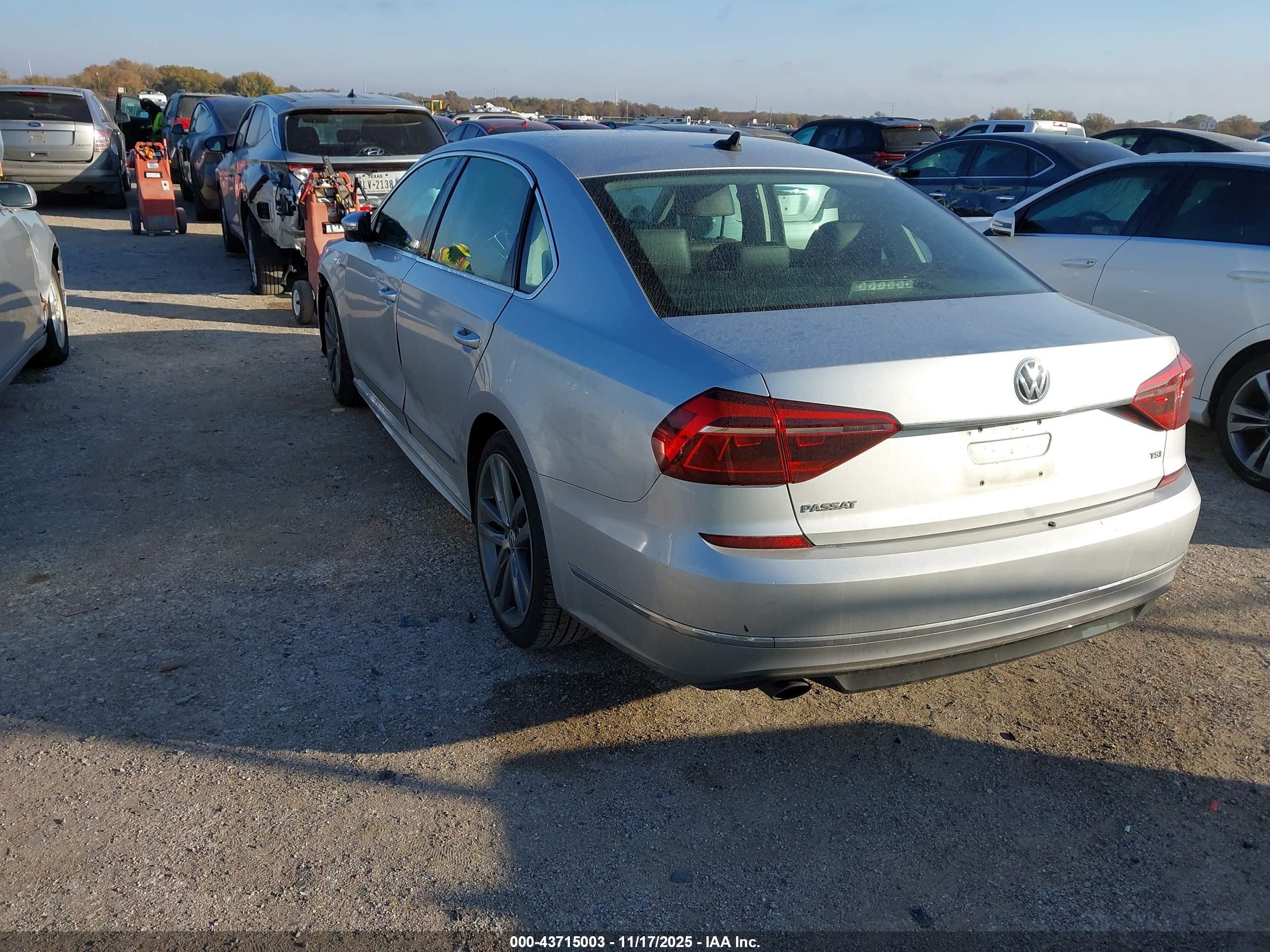 VOLKSWAGEN PASSAT image 3