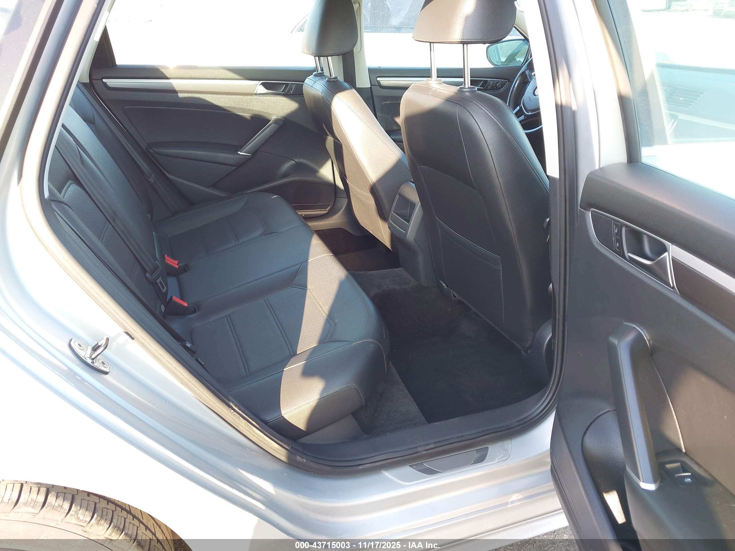 VOLKSWAGEN PASSAT image 8