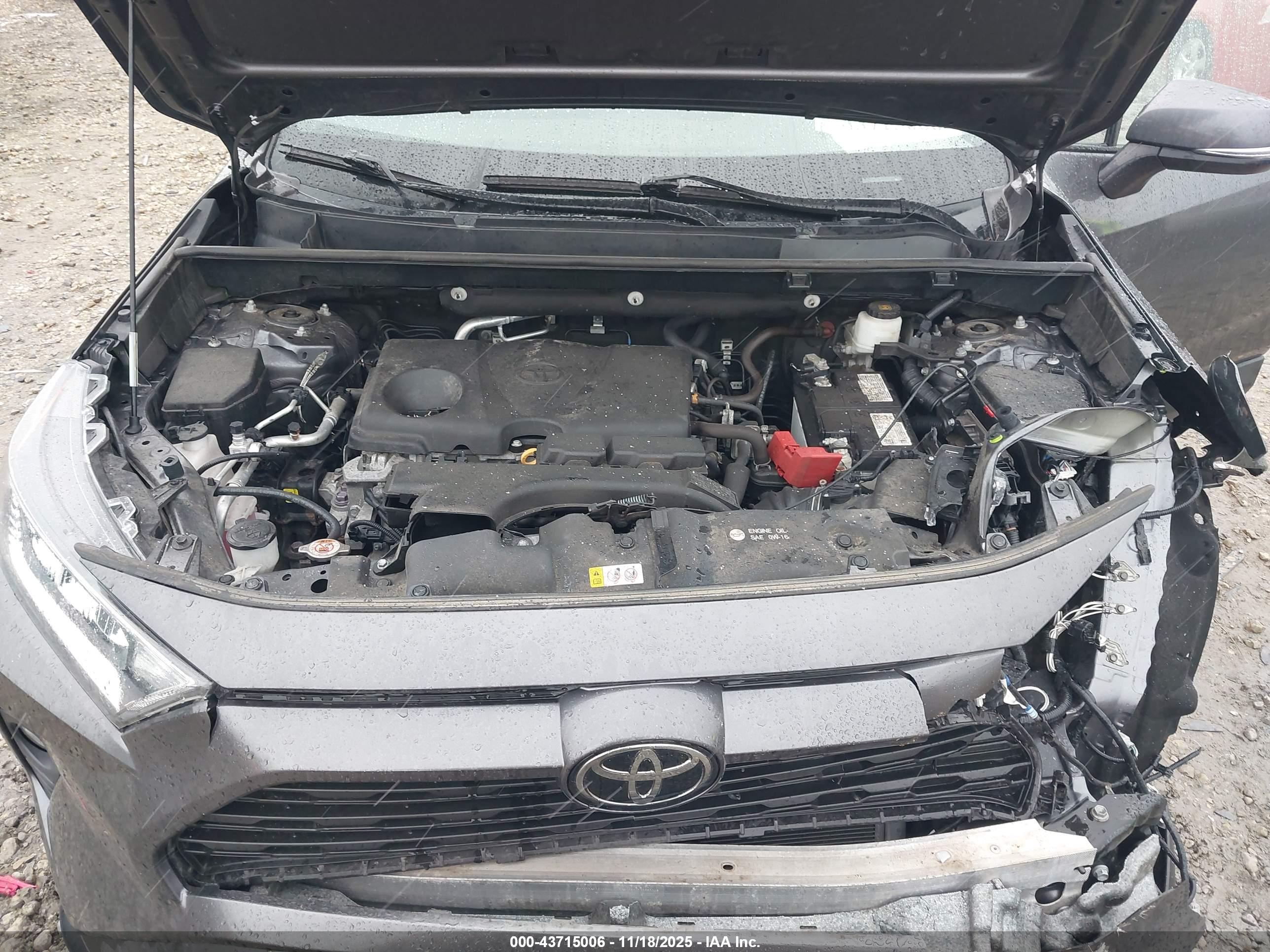TOYOTA RAV4 image 10