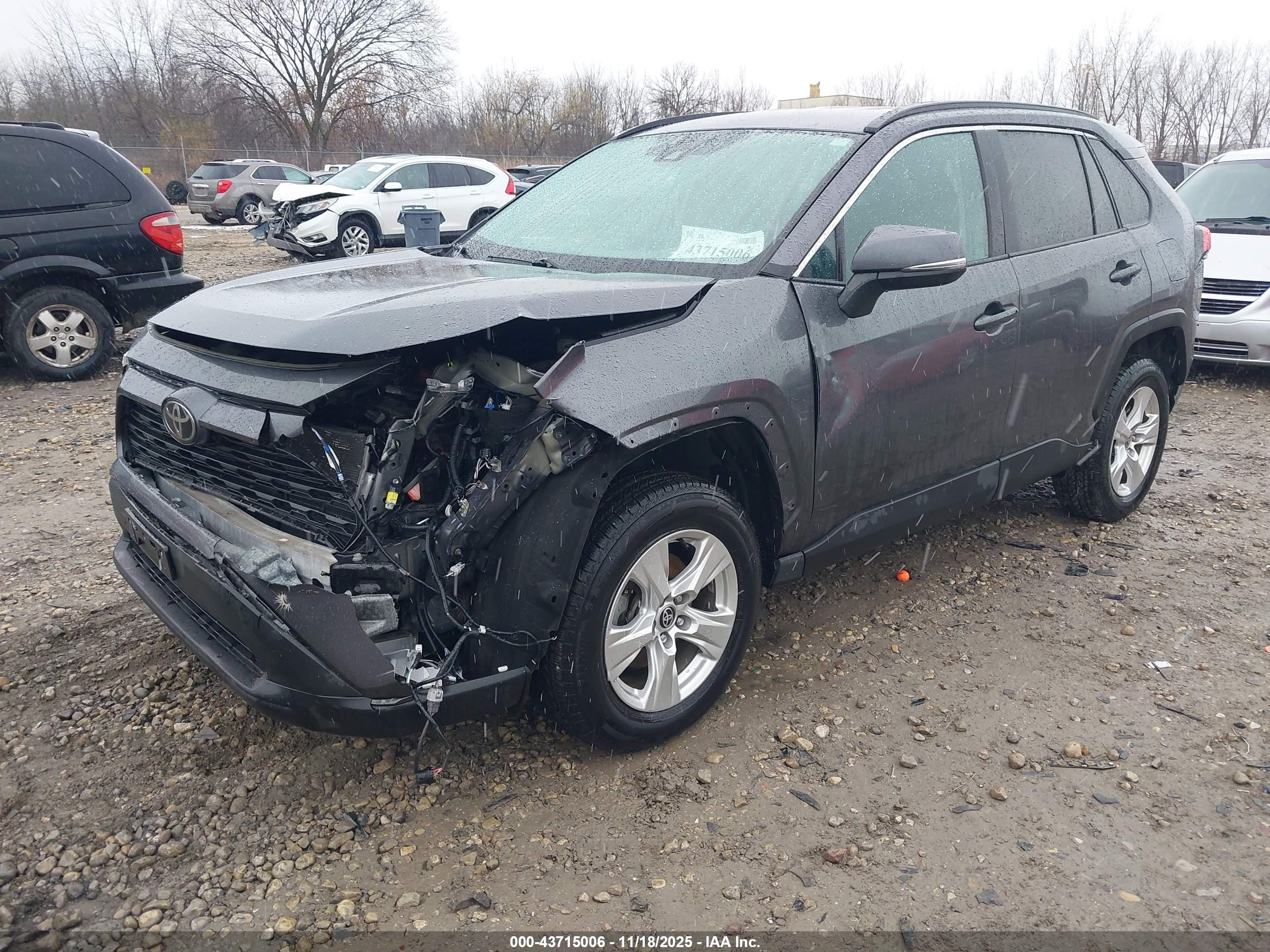 TOYOTA RAV4 image 2