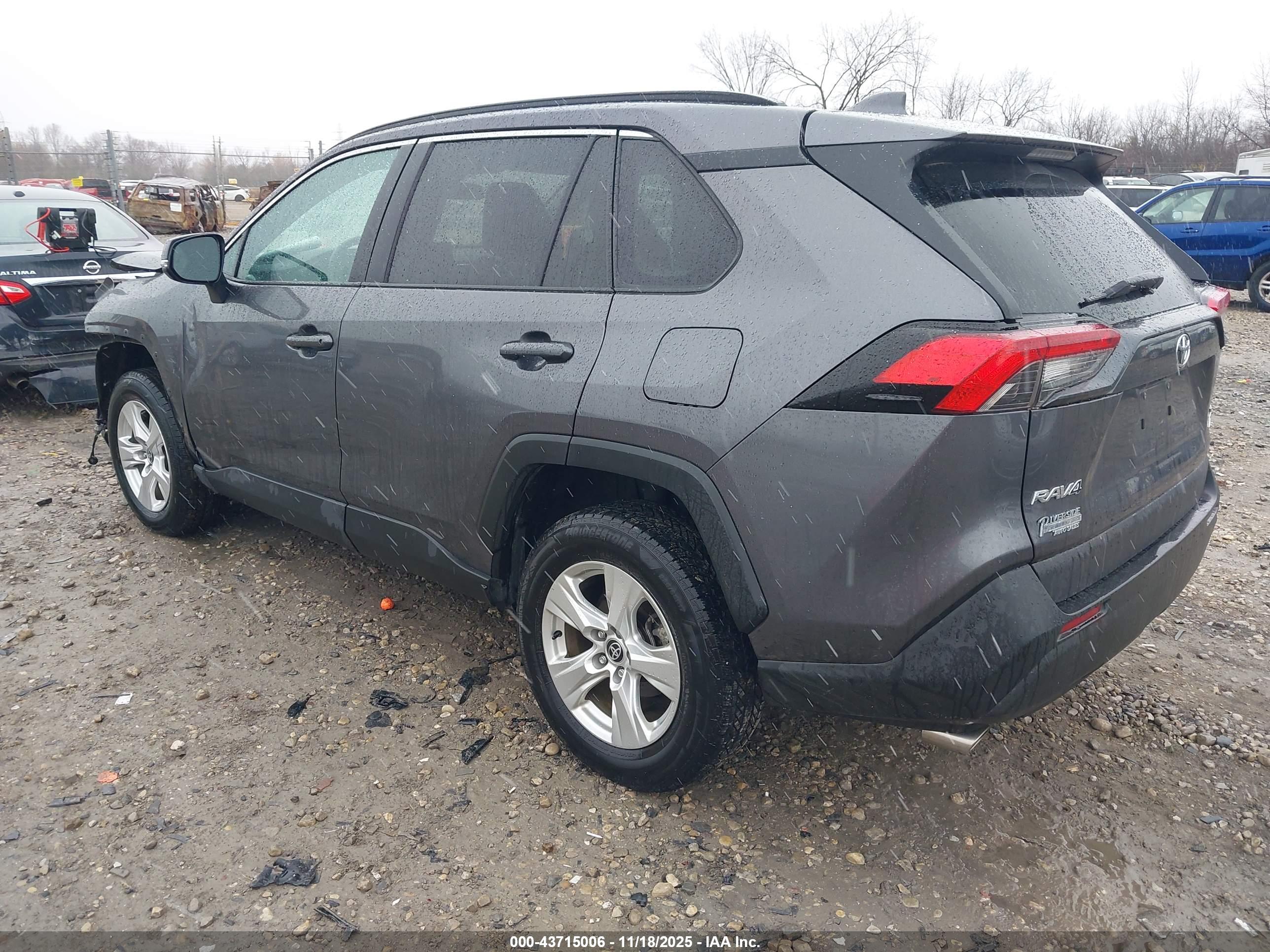 TOYOTA RAV4 image 3