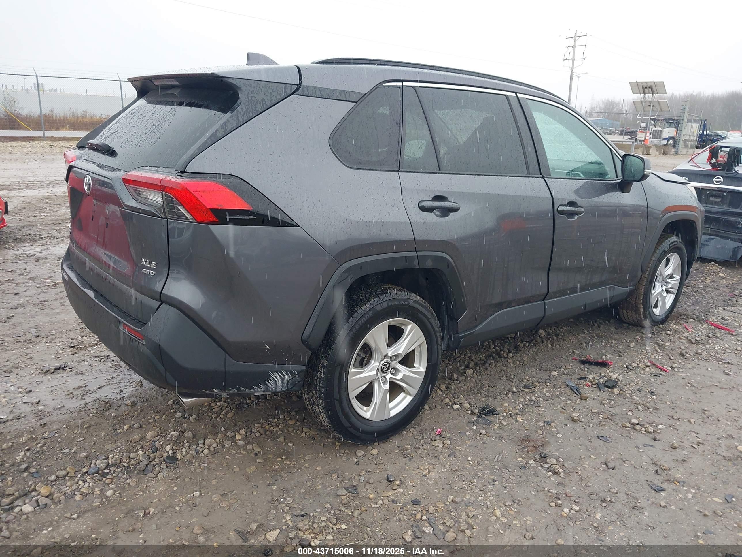 TOYOTA RAV4 image 4