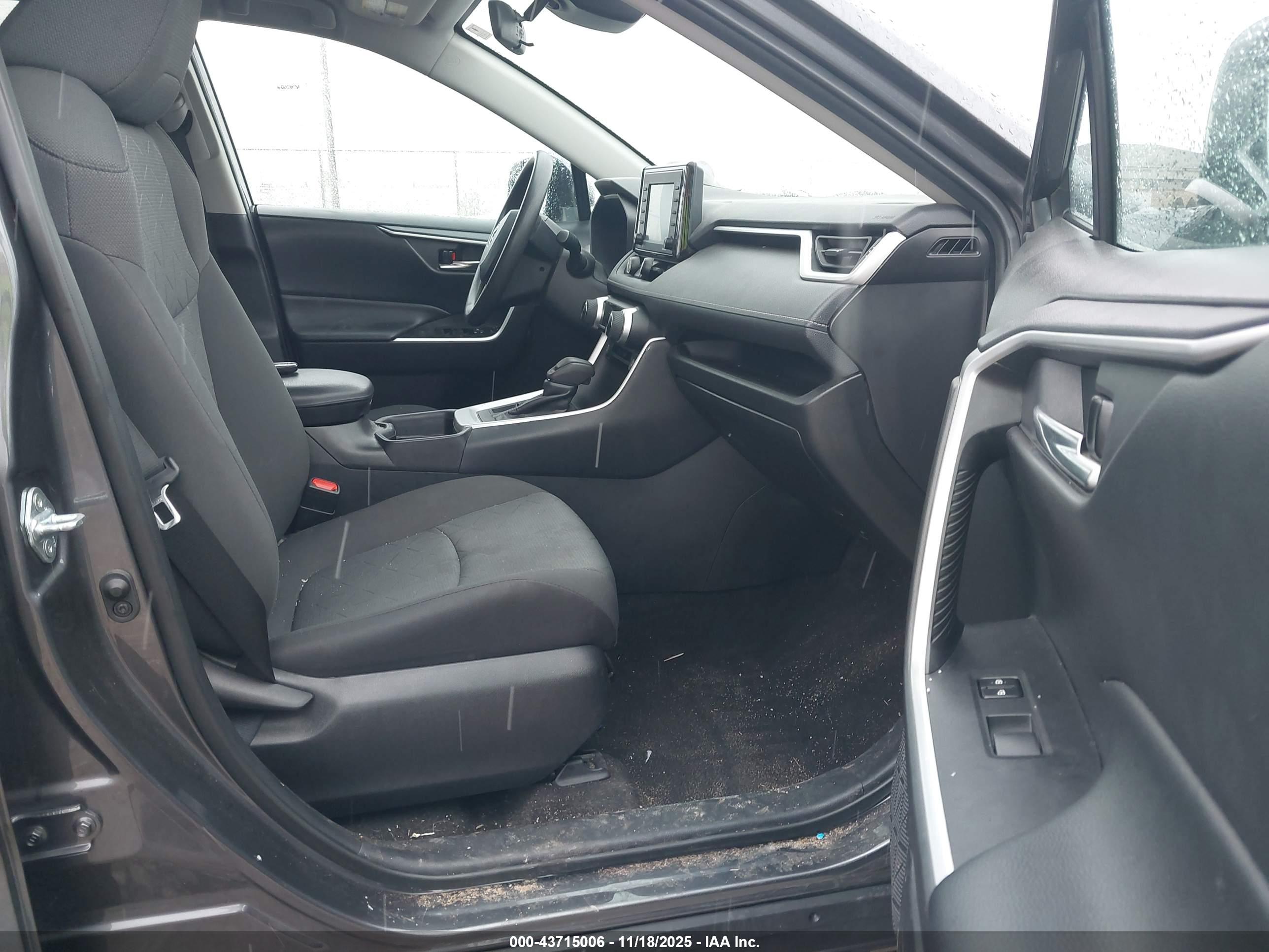 TOYOTA RAV4 image 5