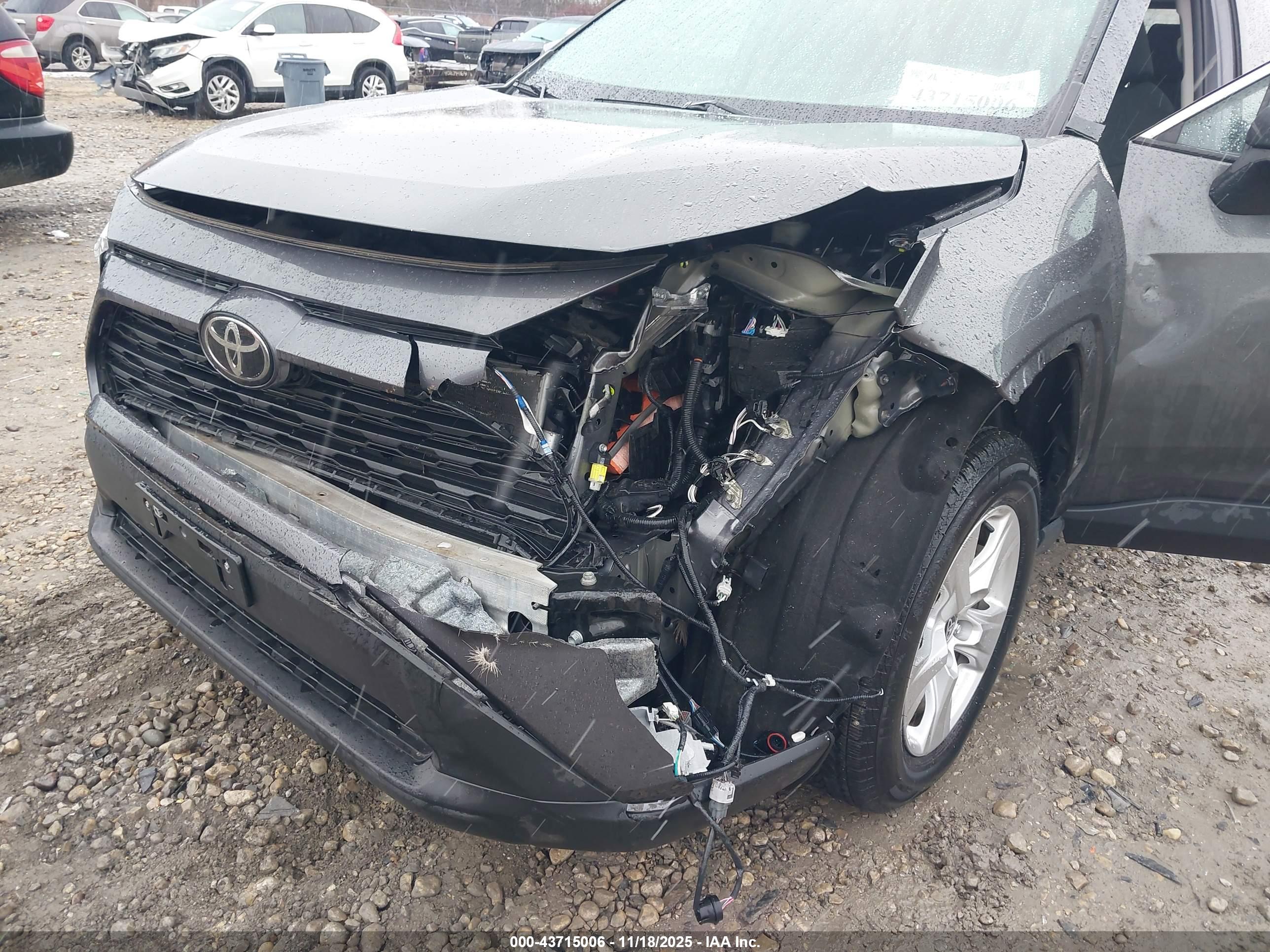 TOYOTA RAV4 image 6