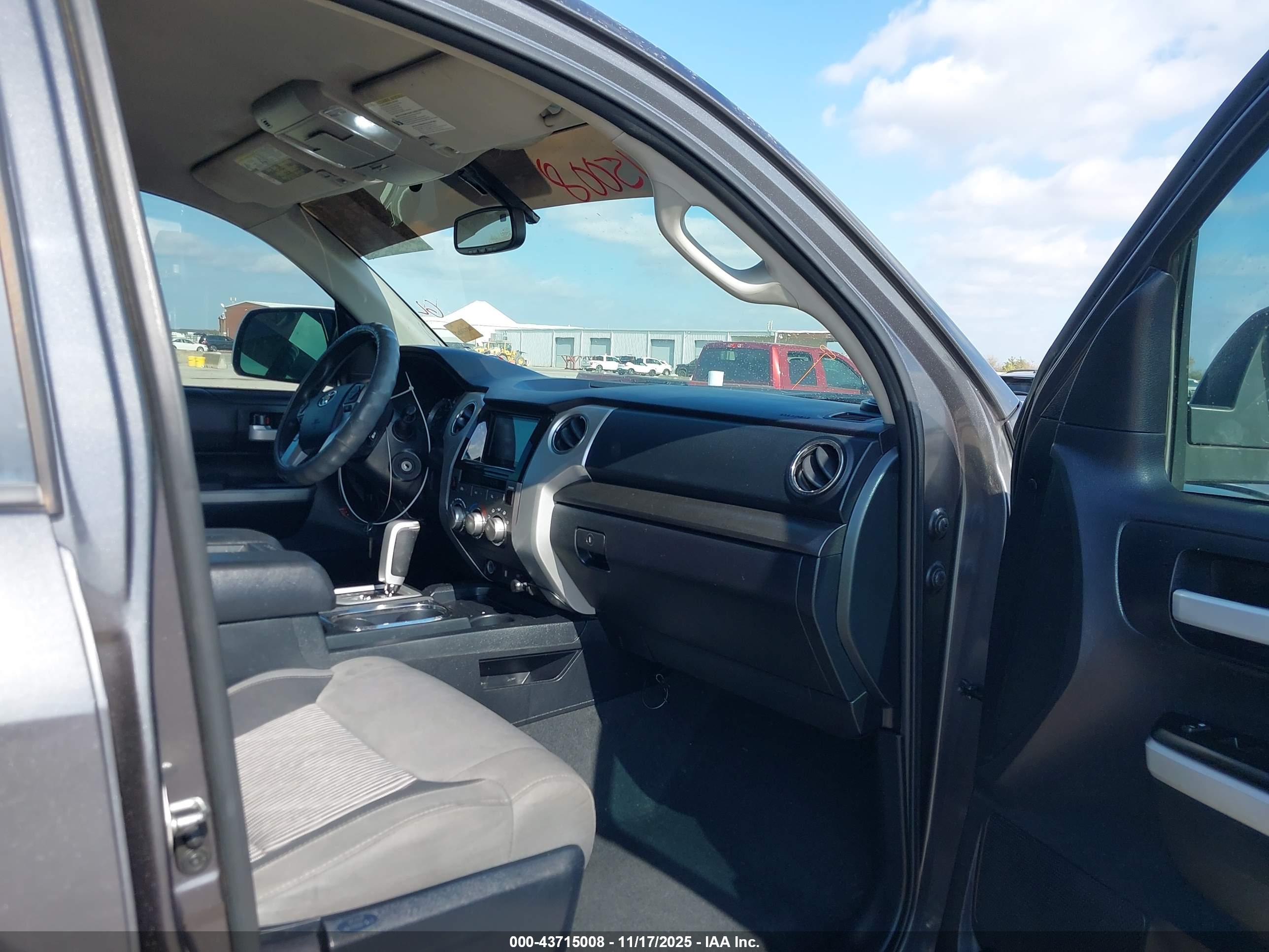 TOYOTA TUNDRA image 5