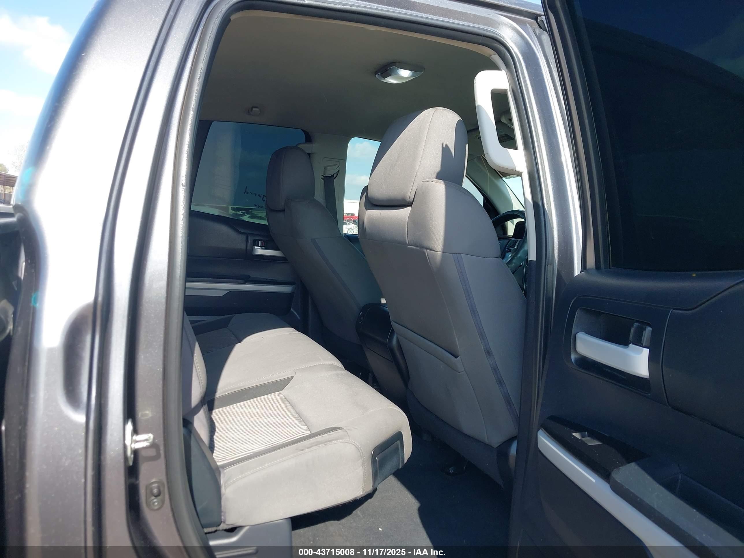 TOYOTA TUNDRA image 8