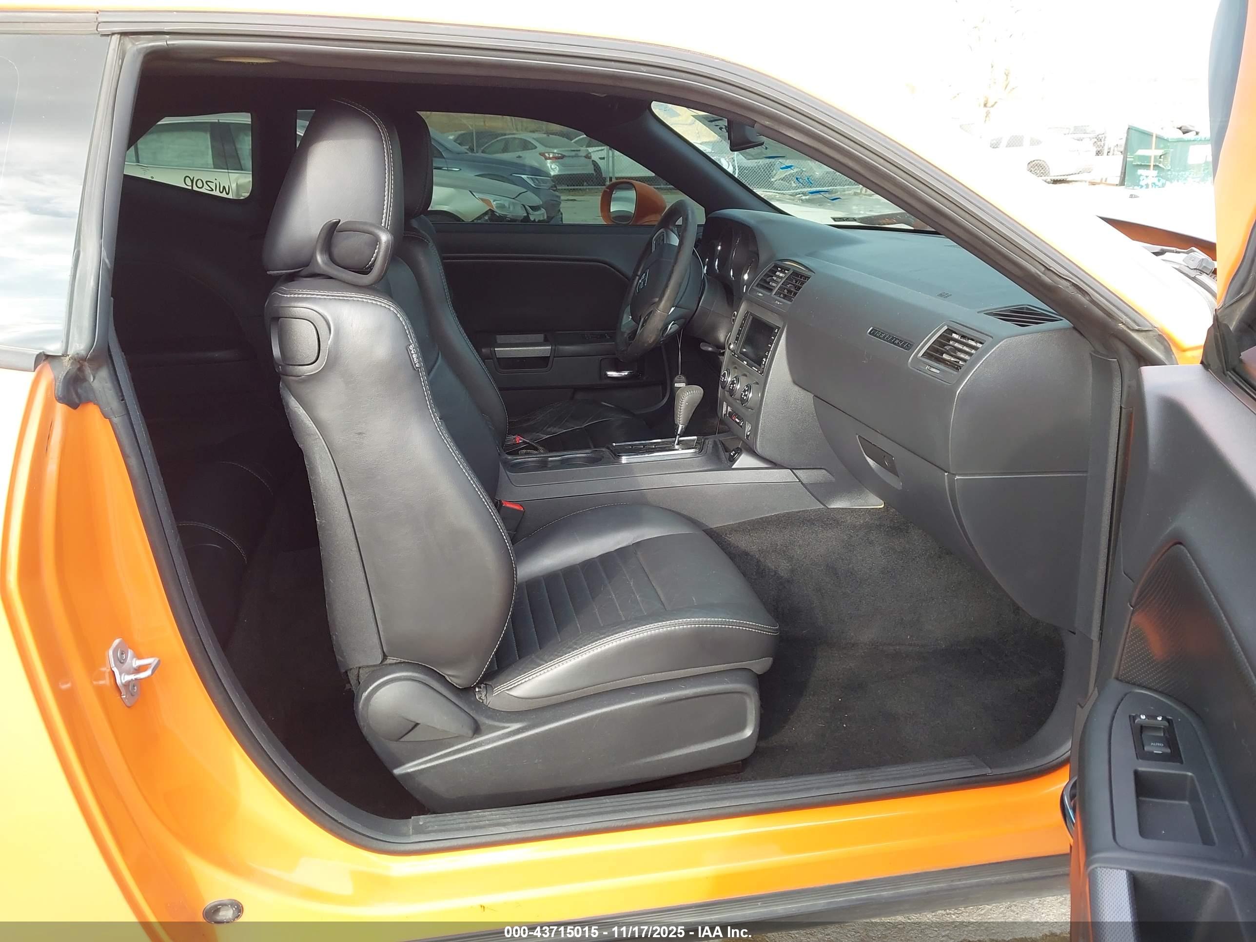 DODGE CHALLENGER image 5
