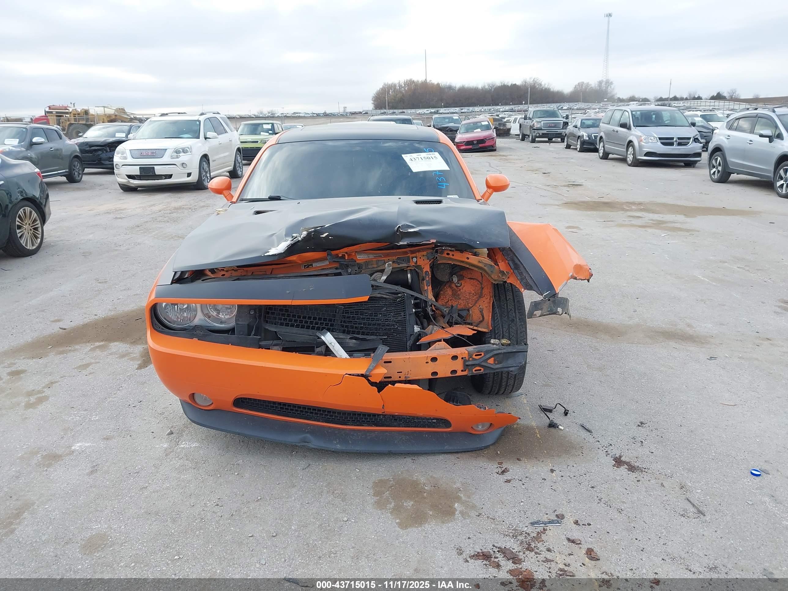 DODGE CHALLENGER image 6