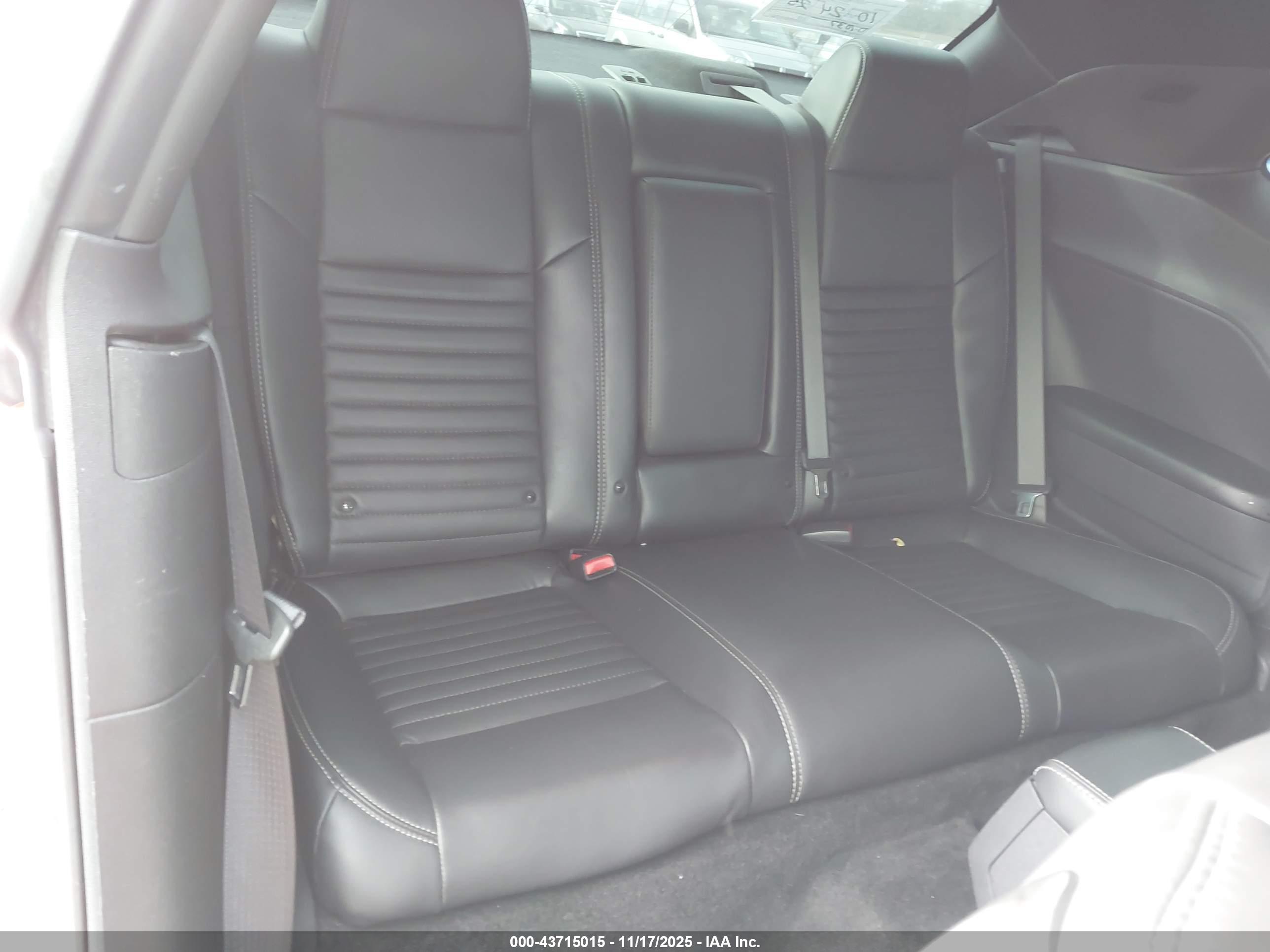 DODGE CHALLENGER image 8