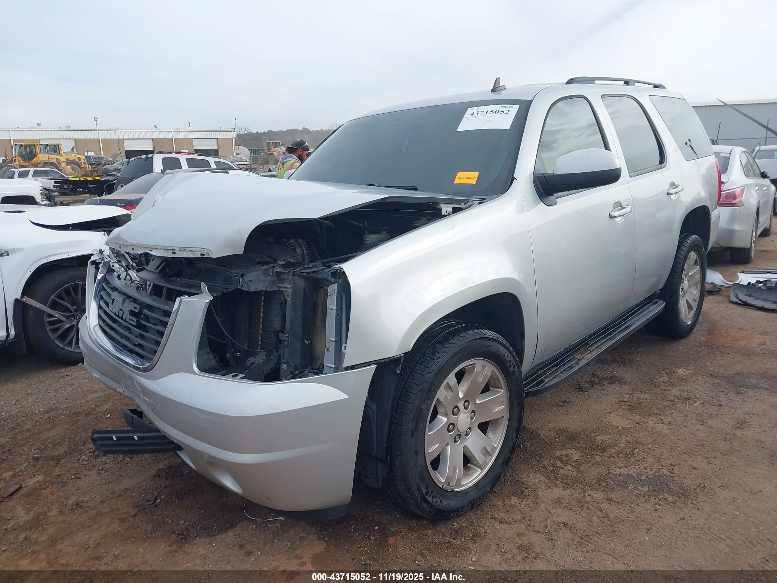 GMC YUKON image 2