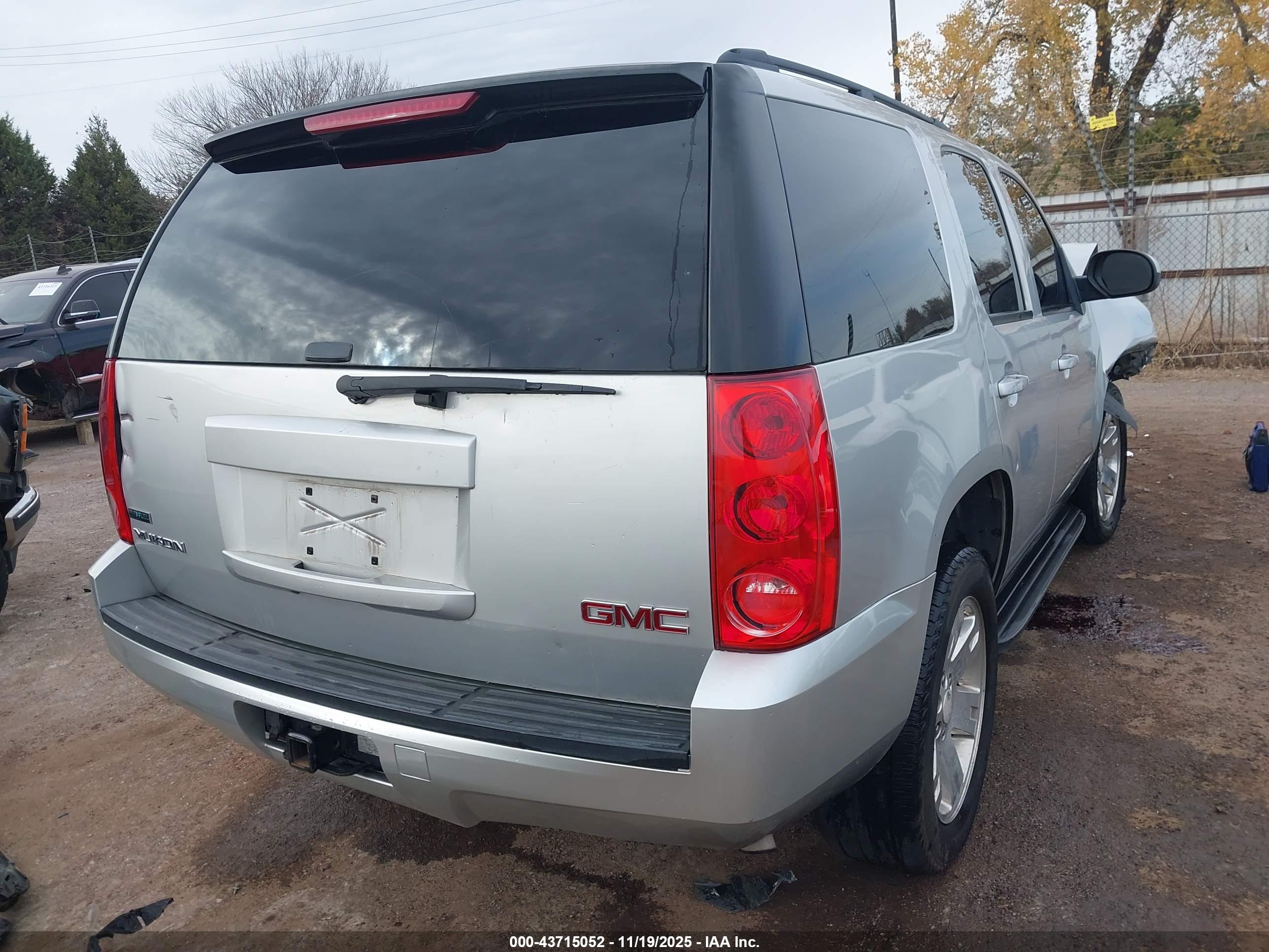 GMC YUKON image 4