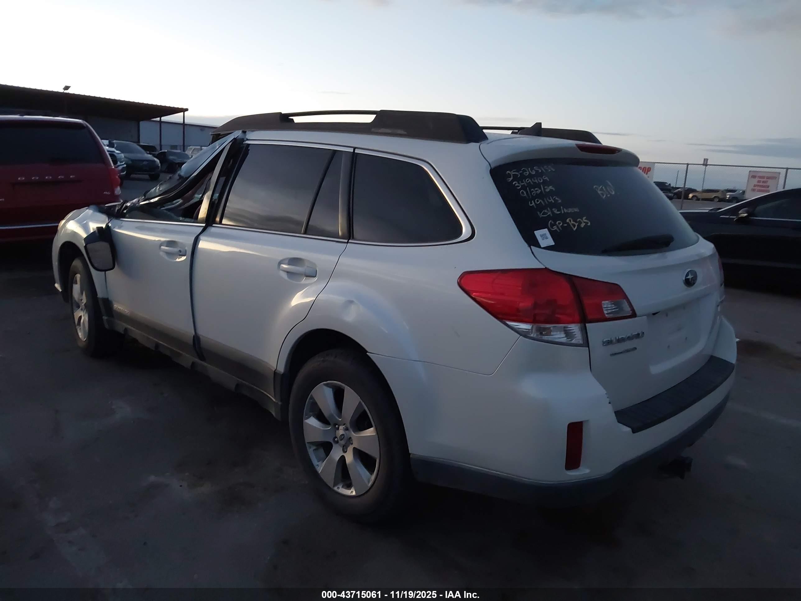 SUBARU OUTBACK image 3