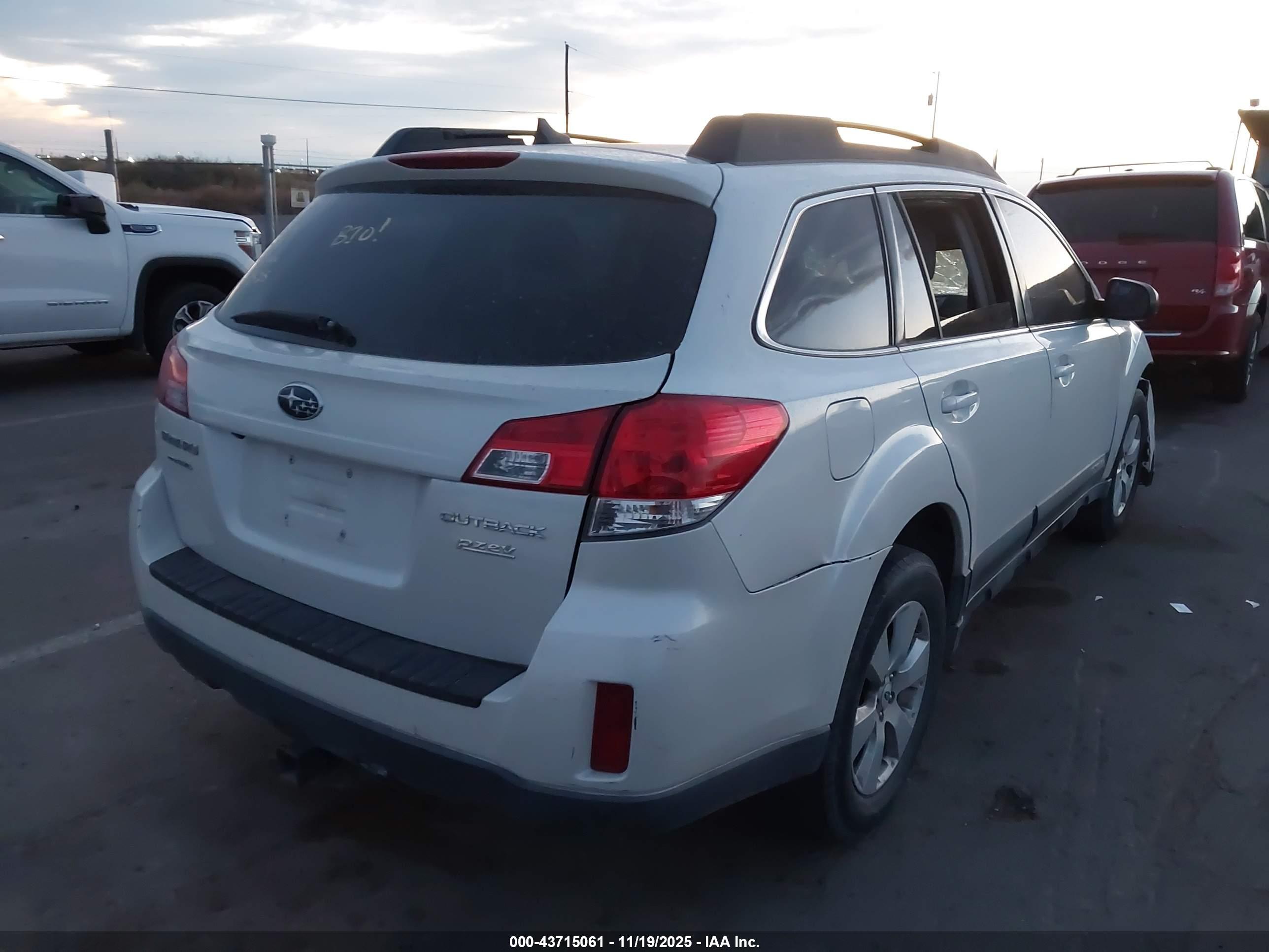 SUBARU OUTBACK image 4