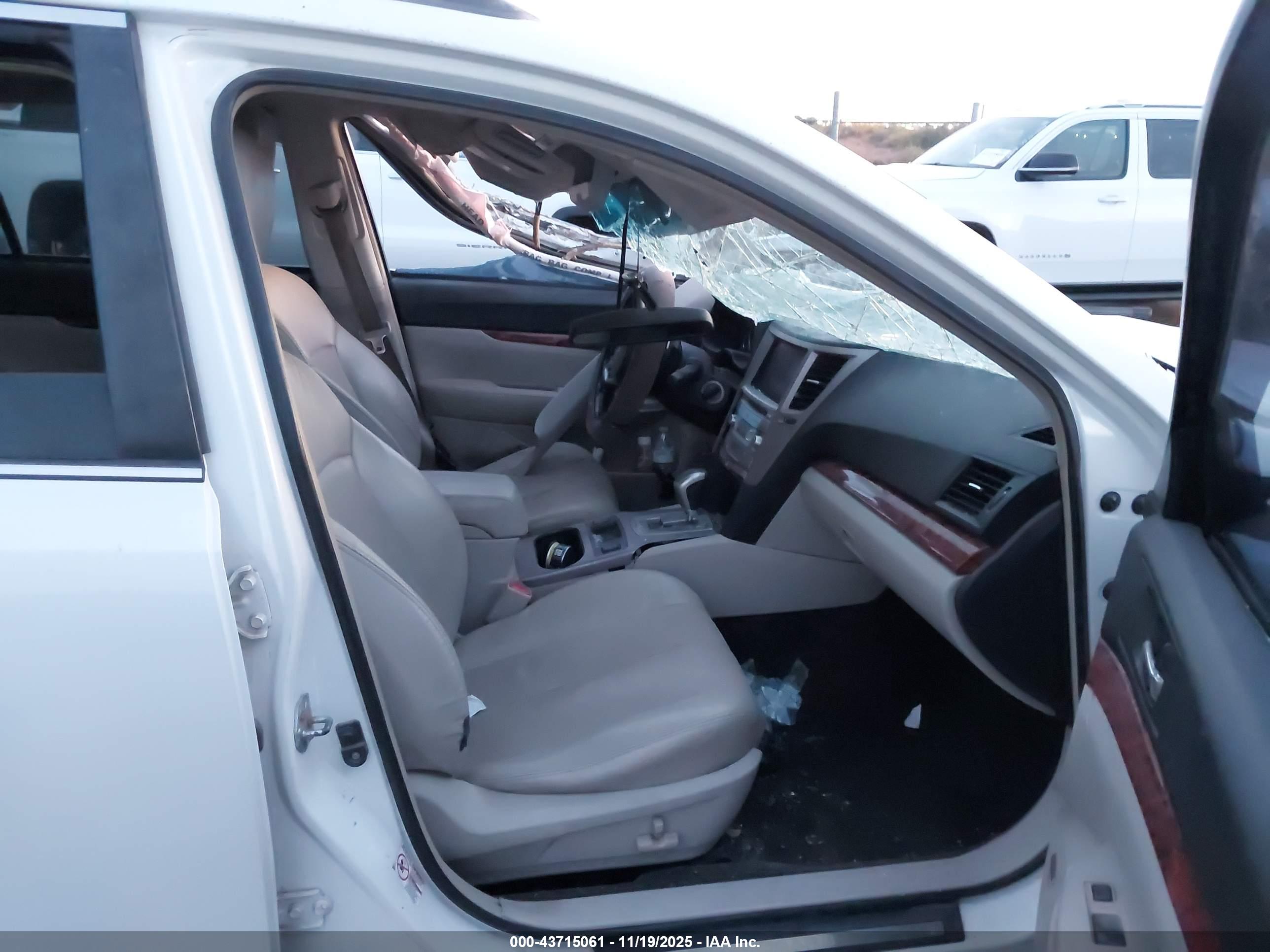 SUBARU OUTBACK image 5