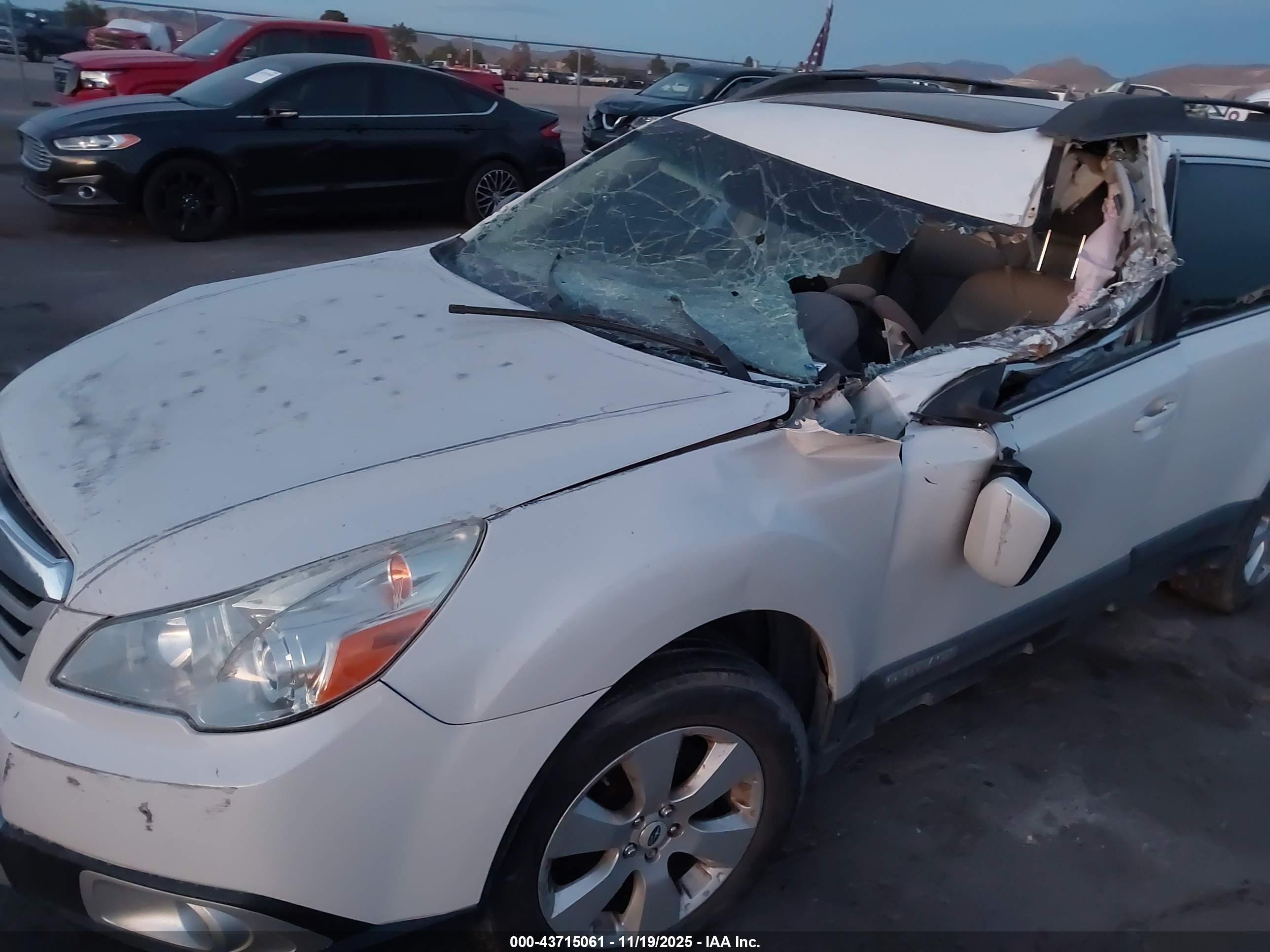 SUBARU OUTBACK image 6
