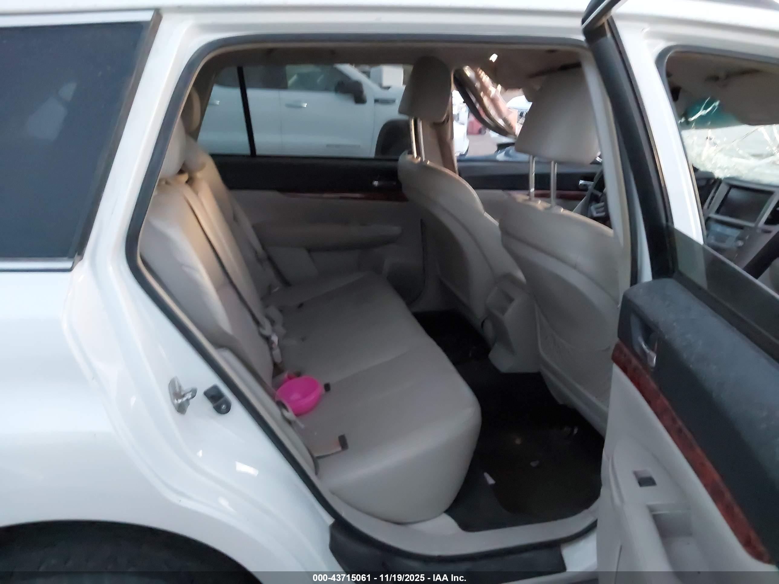 SUBARU OUTBACK image 8