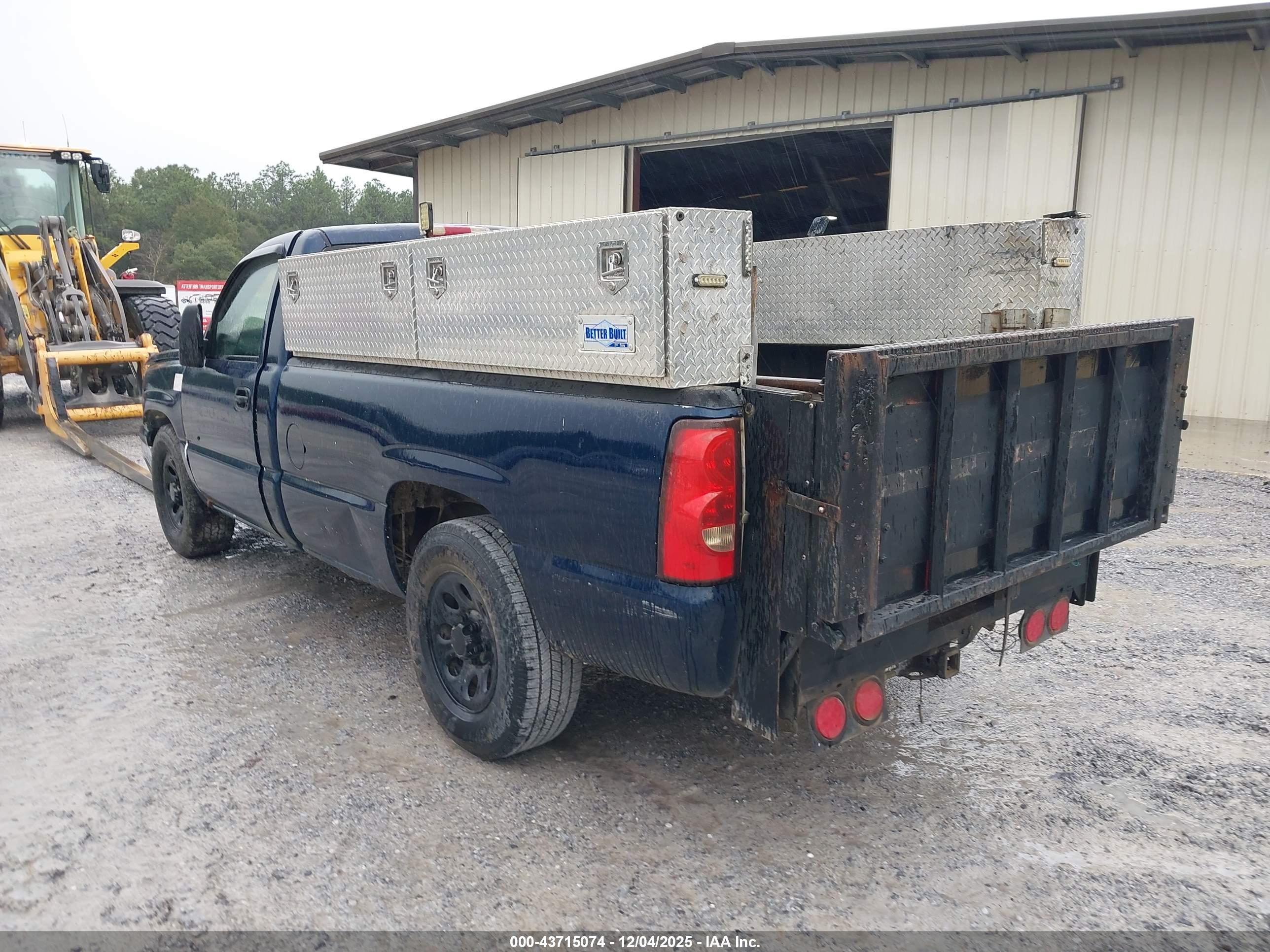 CHEVROLET SILVERADO image 3