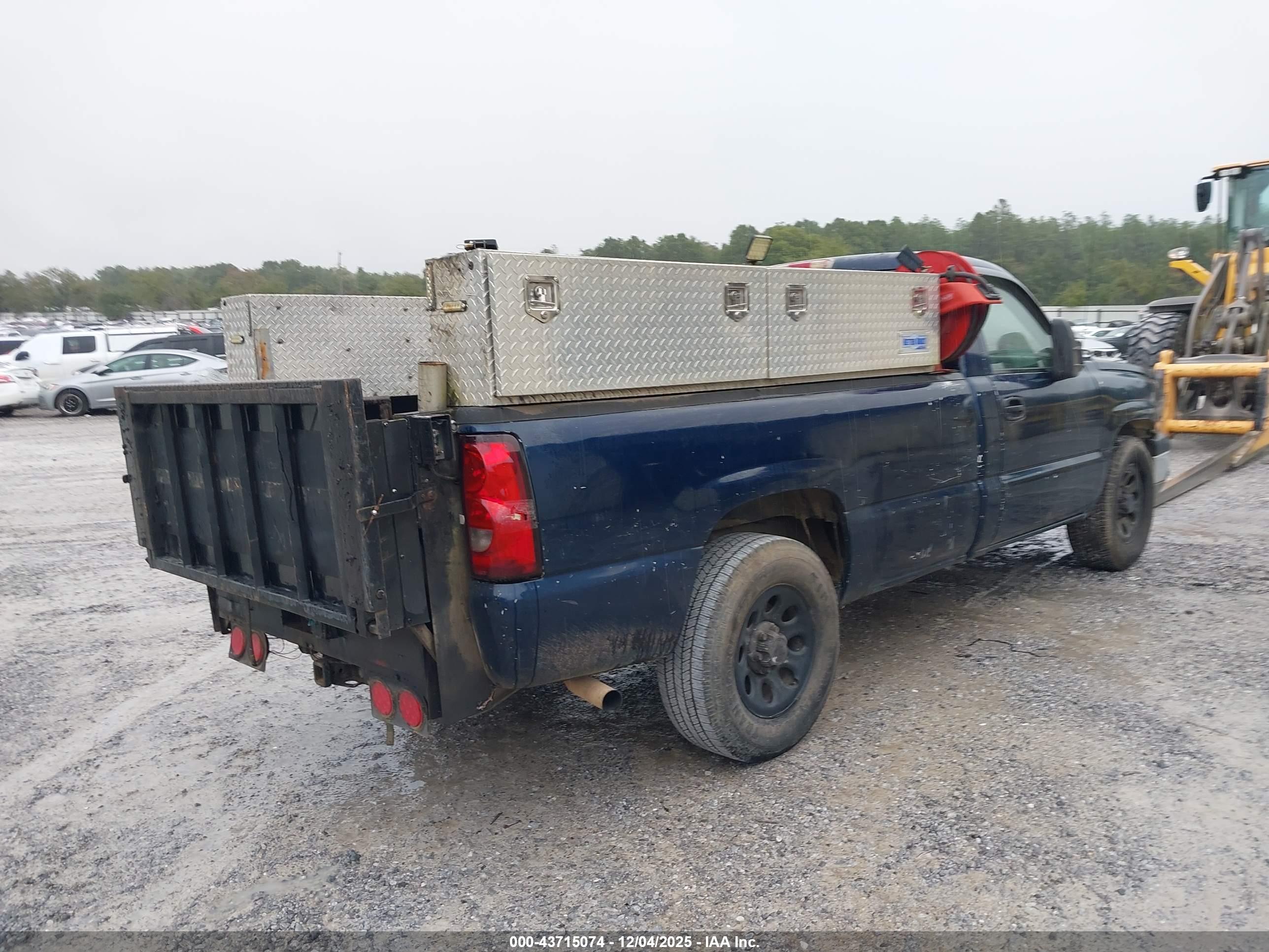 CHEVROLET SILVERADO image 4