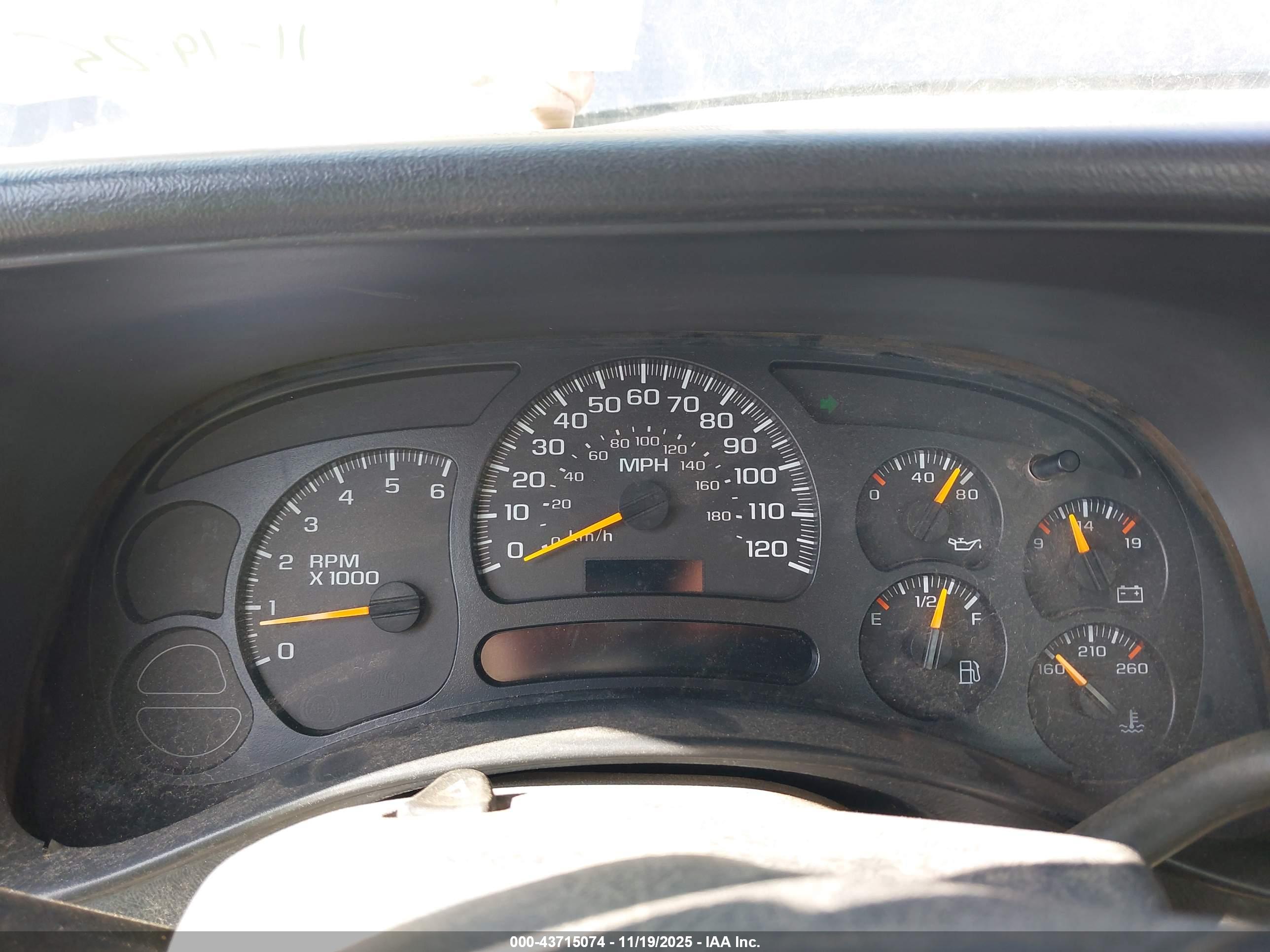 CHEVROLET SILVERADO image 7