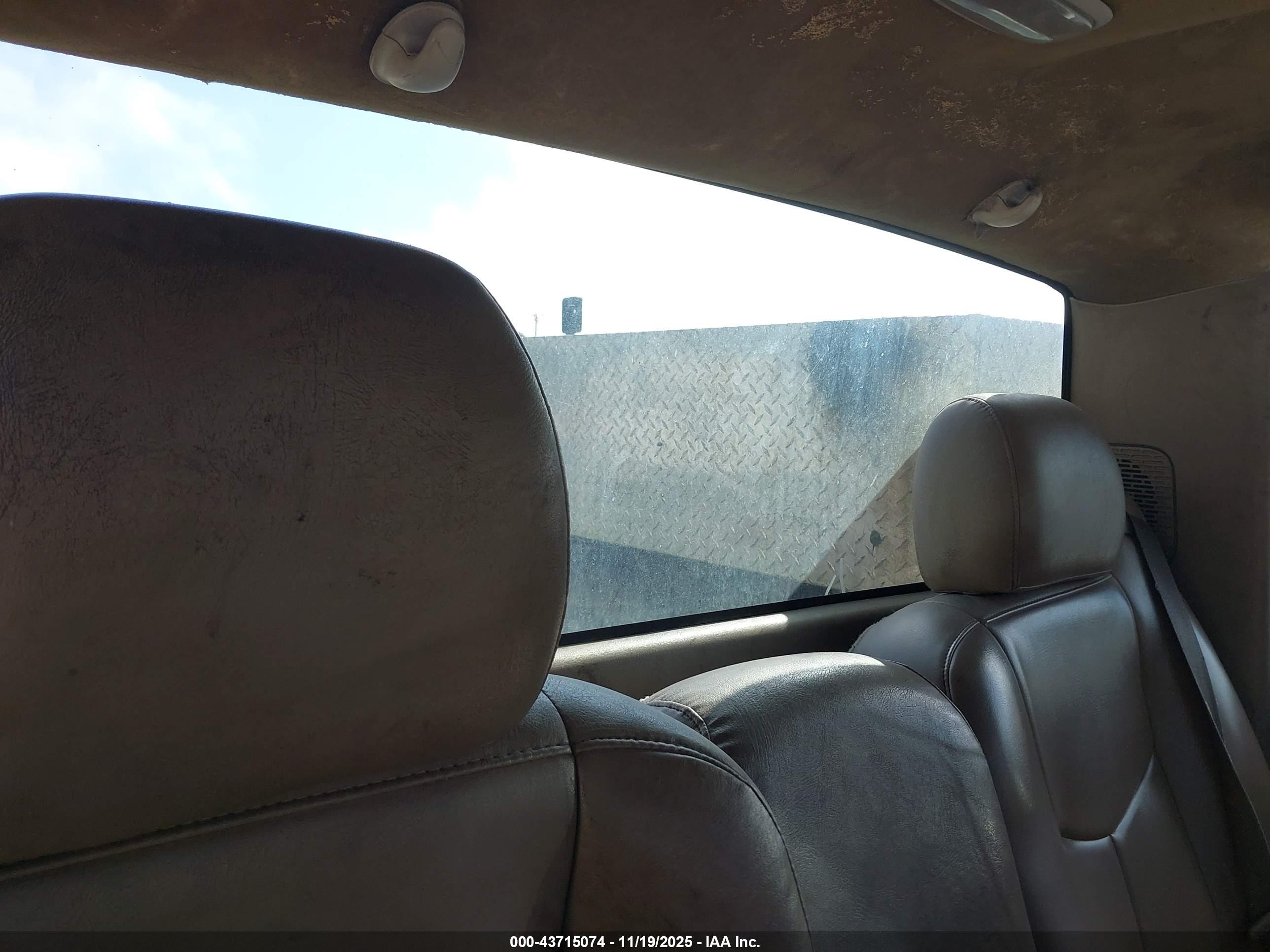 CHEVROLET SILVERADO image 8