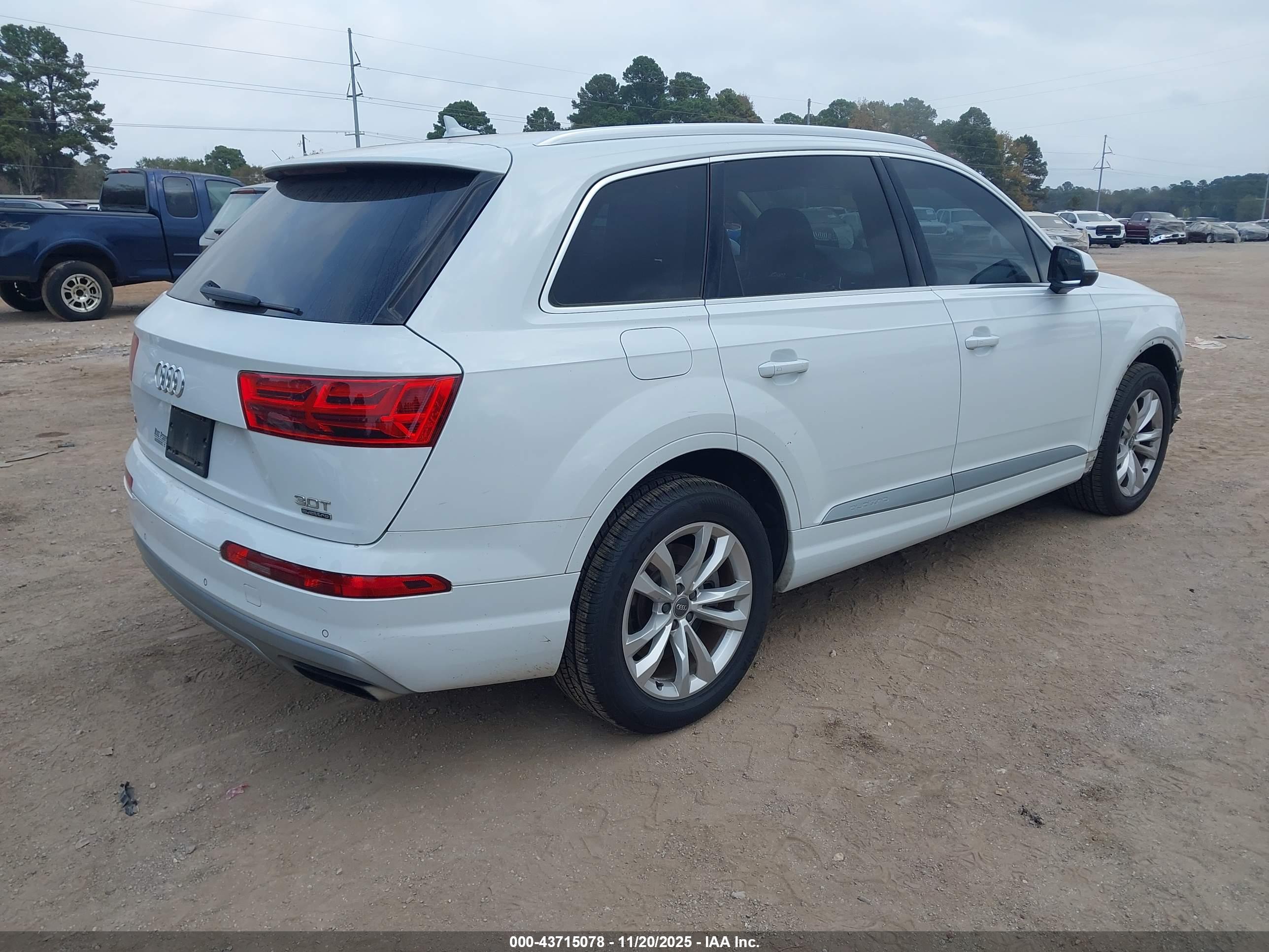 AUDI Q7 image 4