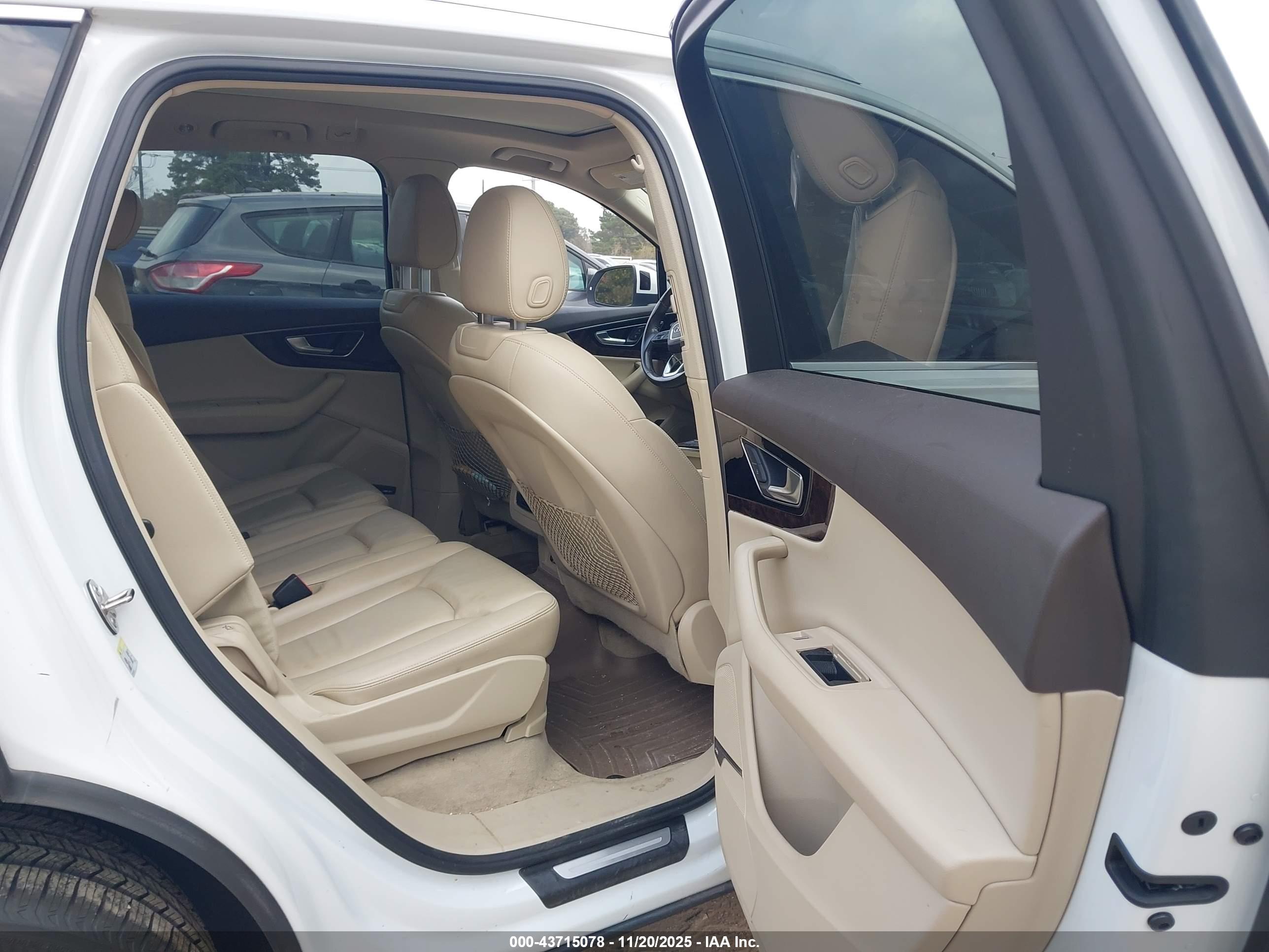 AUDI Q7 image 8