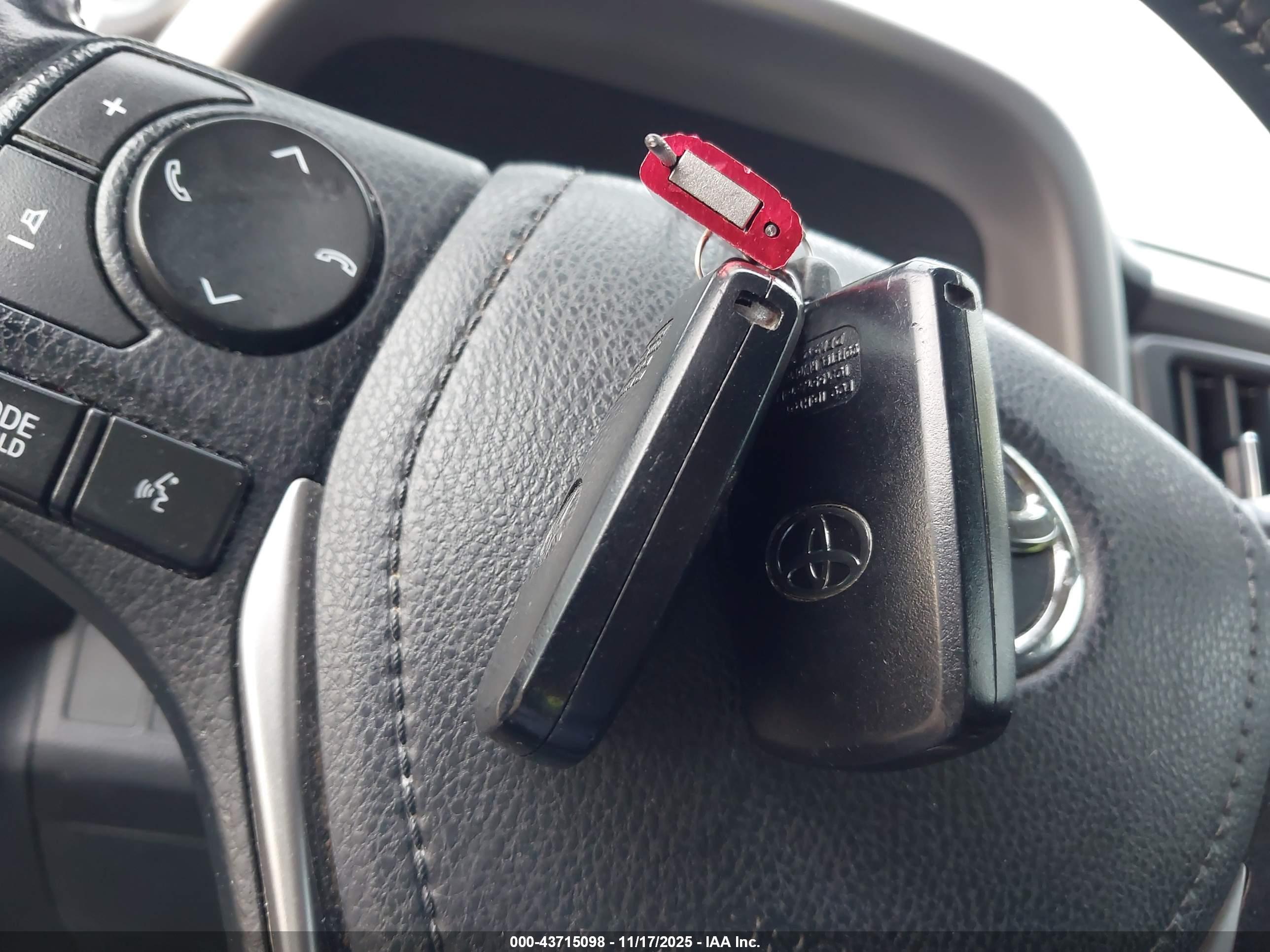 TOYOTA RAV4 image 11