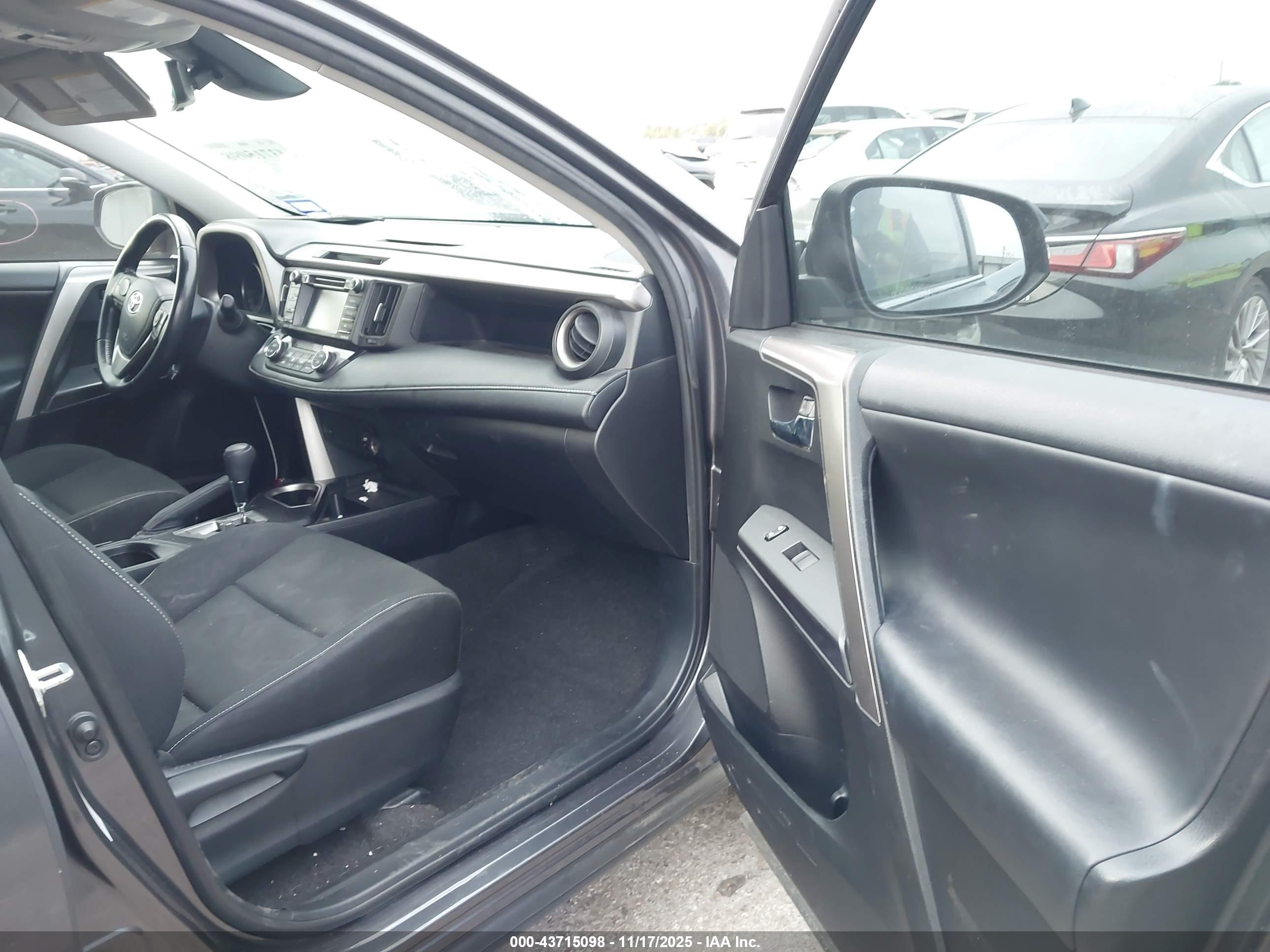 TOYOTA RAV4 image 5