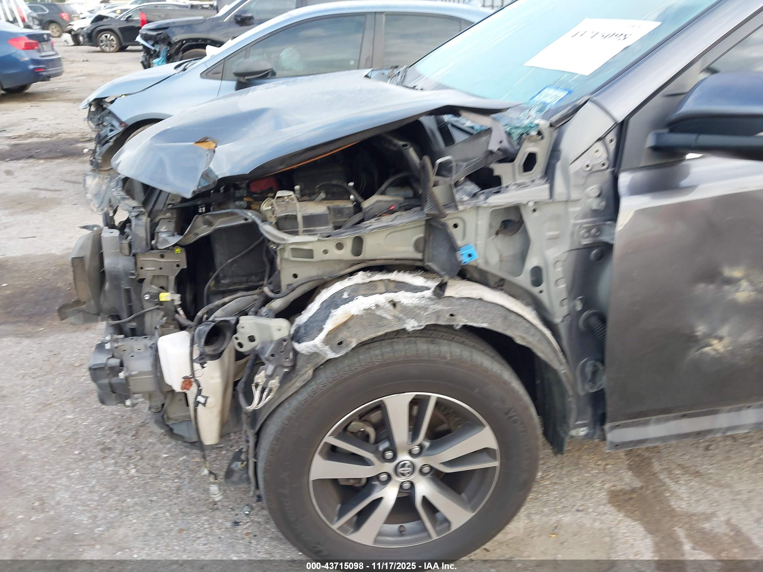 TOYOTA RAV4 image 6